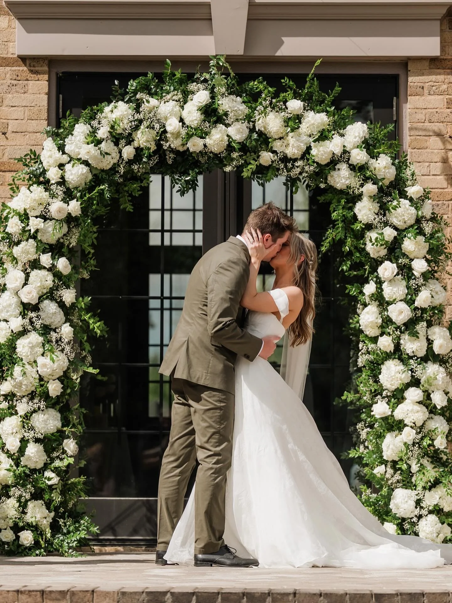Looking back at this beautiful day in August at Venue3Two in Grand Rapids, Michigan for the wedding of Kate and Alex. We just love this full flower arch in classic all white.

Professional photography by Pomani Photography