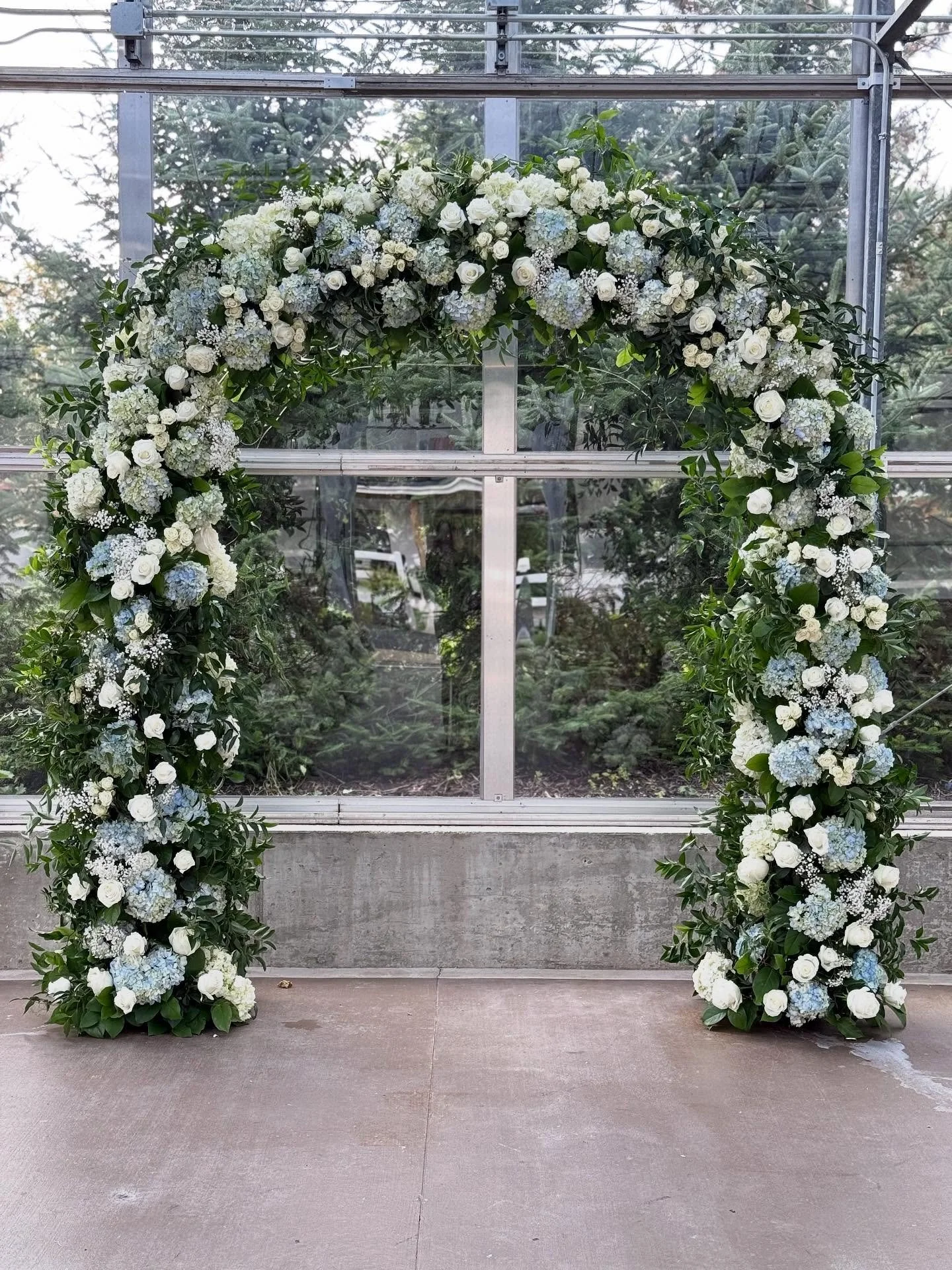 Another beautiful day at Ivy House in Saugatuck, Michigan for Jenny and Ethan&rsquo;s wedding! We just loved designing this full floral arch for the Ivy House greenhouse, and particularly, the waterfall edge of the 32 foot head table floral runner. J
