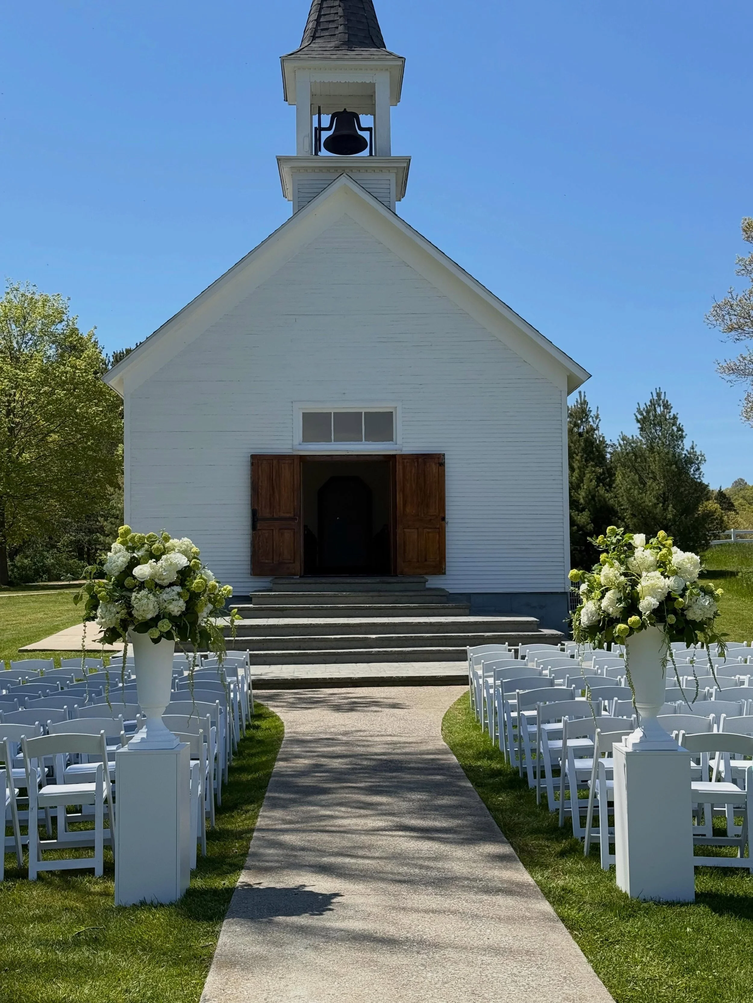 Aisle framing pedestal arrangements from Saturday&rsquo;s wedding at Felt Estate. So thankful for Casey at Coopersville Flower Garden for the viburnum that made these urn arrangements special.