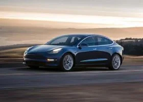 2018_tesla_model-3_sedan_performance_fq_oem_4_500 (1).jpg