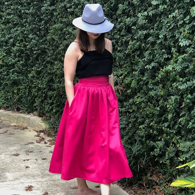 FAVORITE / RESTOCKED $54 Chic High Waist Midi 
Available - S, M, L 
Dolls... your favorites pieces are back in stock and just in time for spring! 
#restocked #favorite #chic #pink #midiskirt #highwaist #pockets