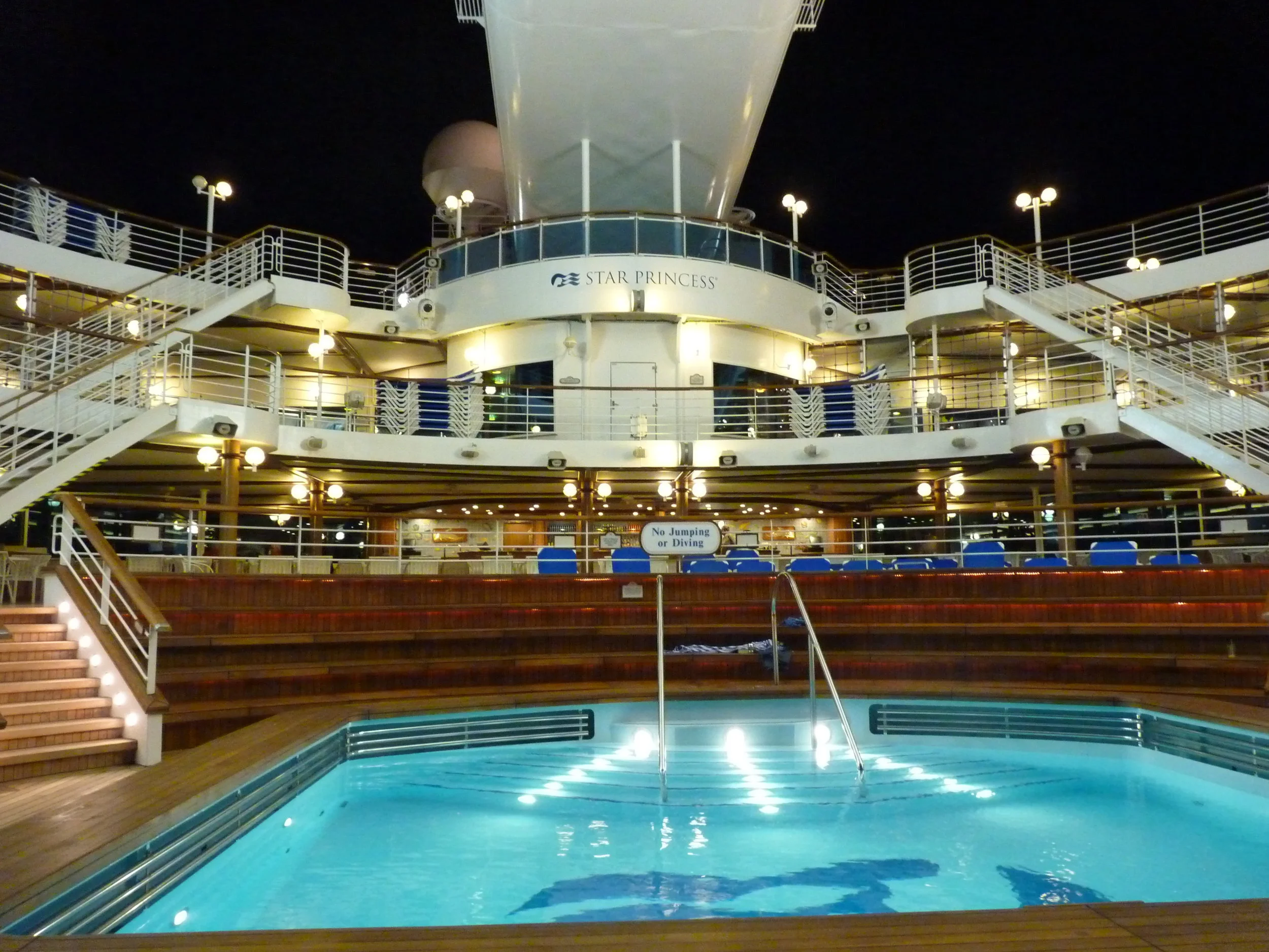 Night time at the pool