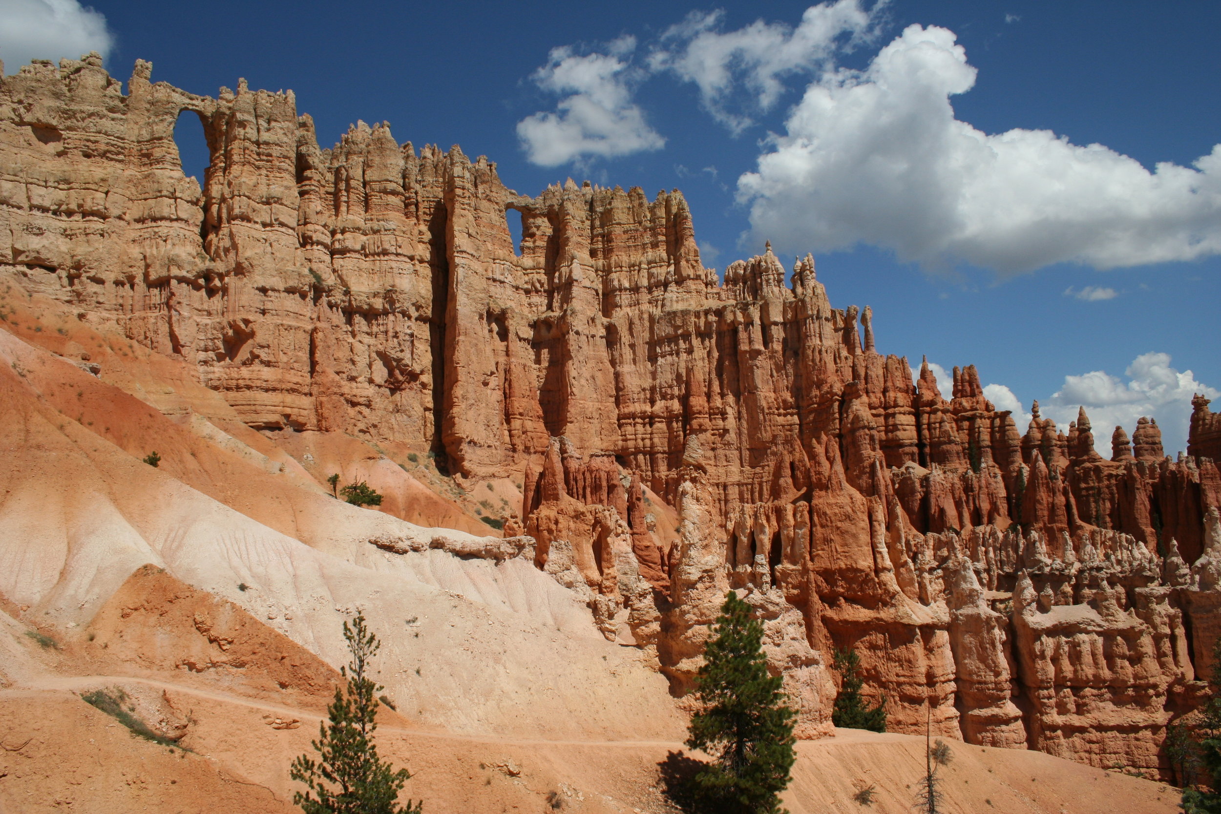 Wall of Windows along the Peek-a-Boo Trail