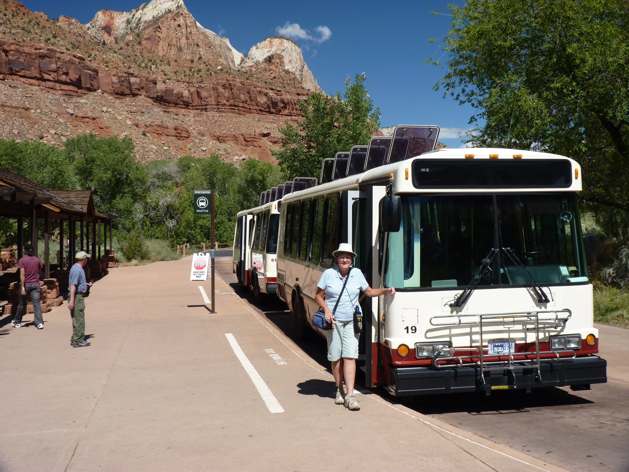  Shuttle bus to the end of the canyon 