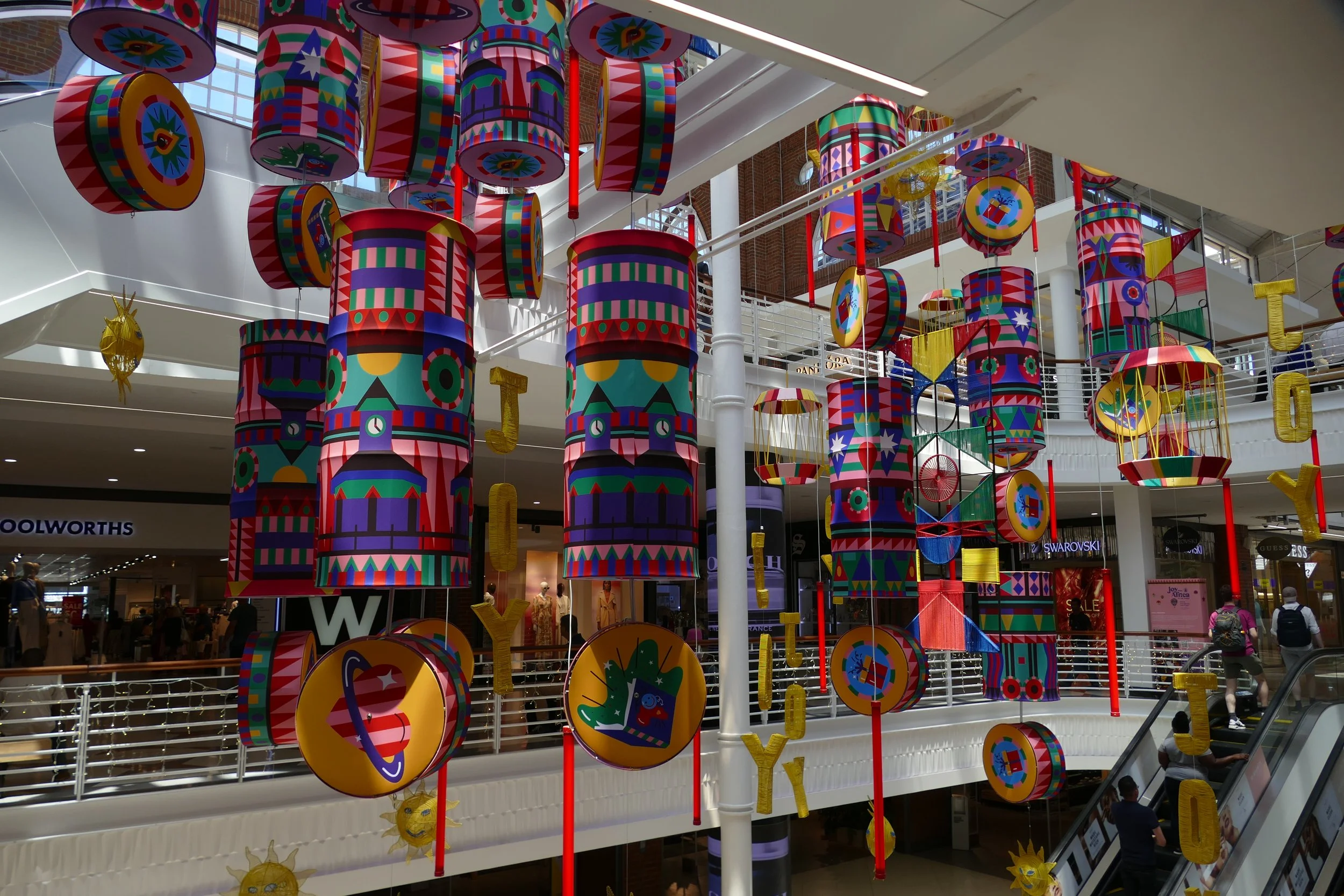  African decorations inside the mall 