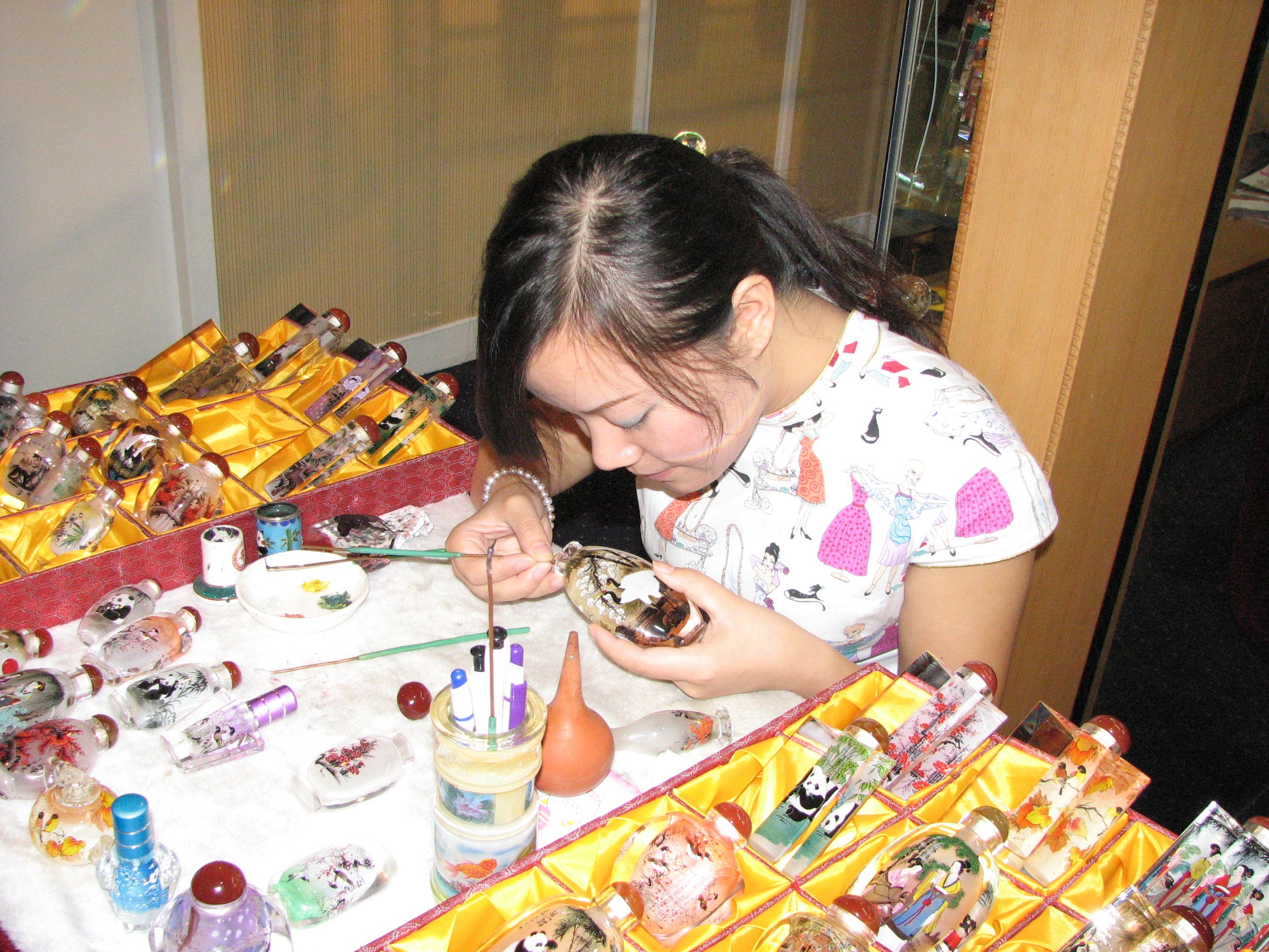 Talented painter painting inside a small bottle 