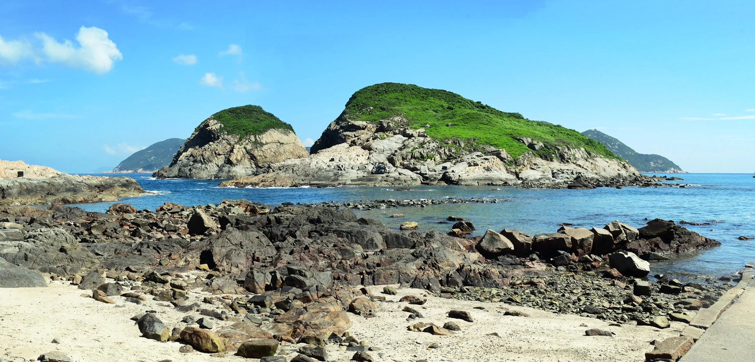 In Medias Res: Drama of Stone and Sea