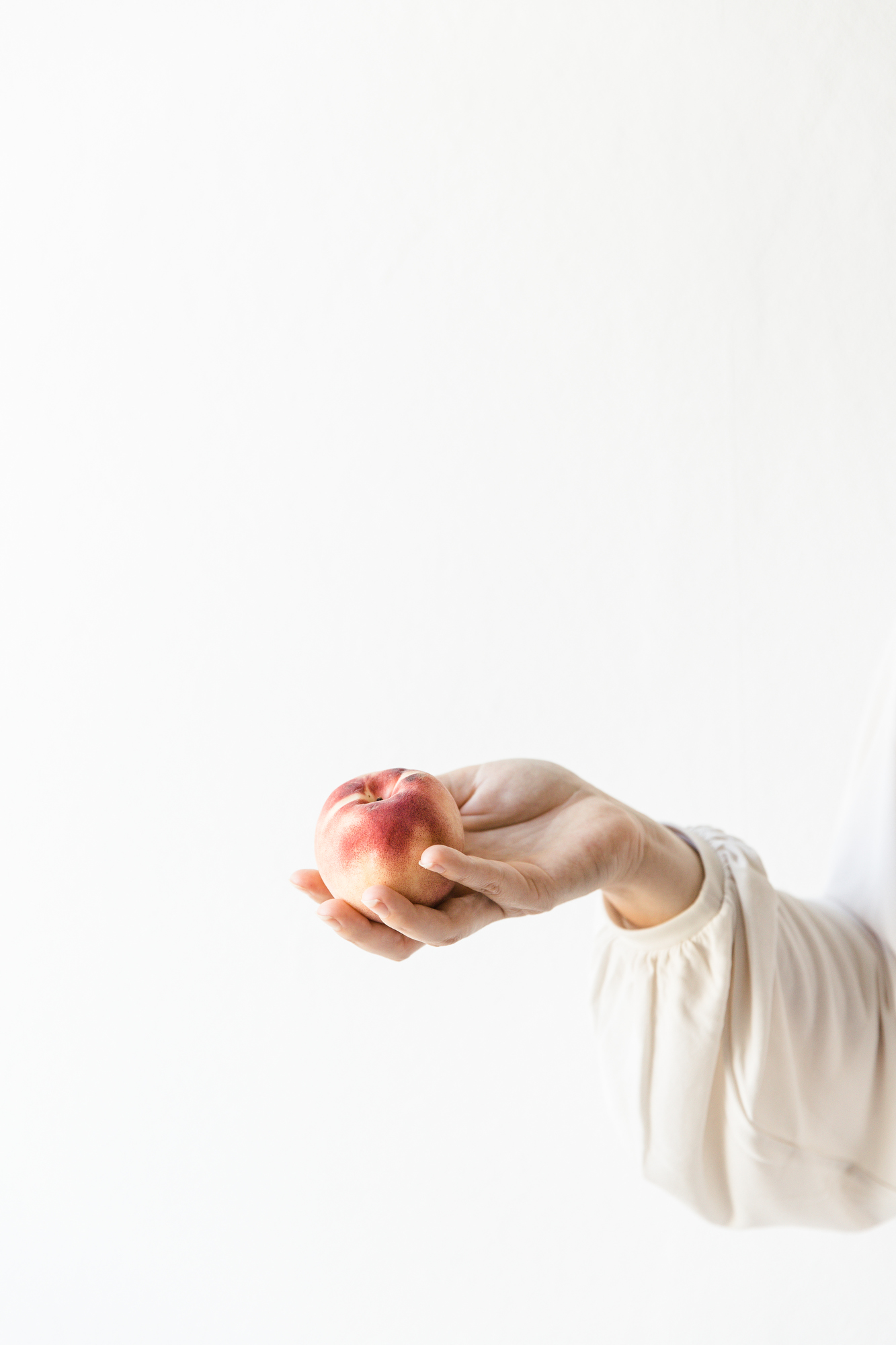 Summer peach | photography &amp; styling by Joske Simmelink