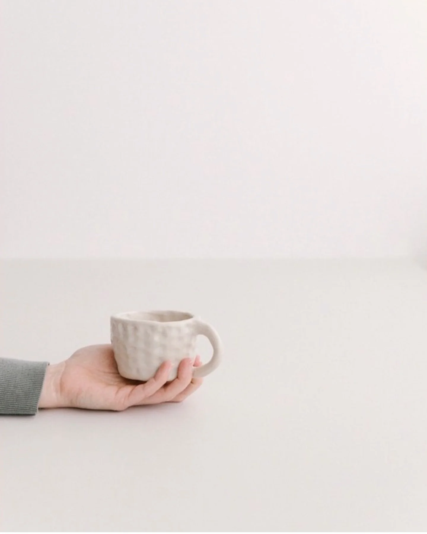 Hand shaped ceramic ✨ @byimrebergmann 
From a while back!