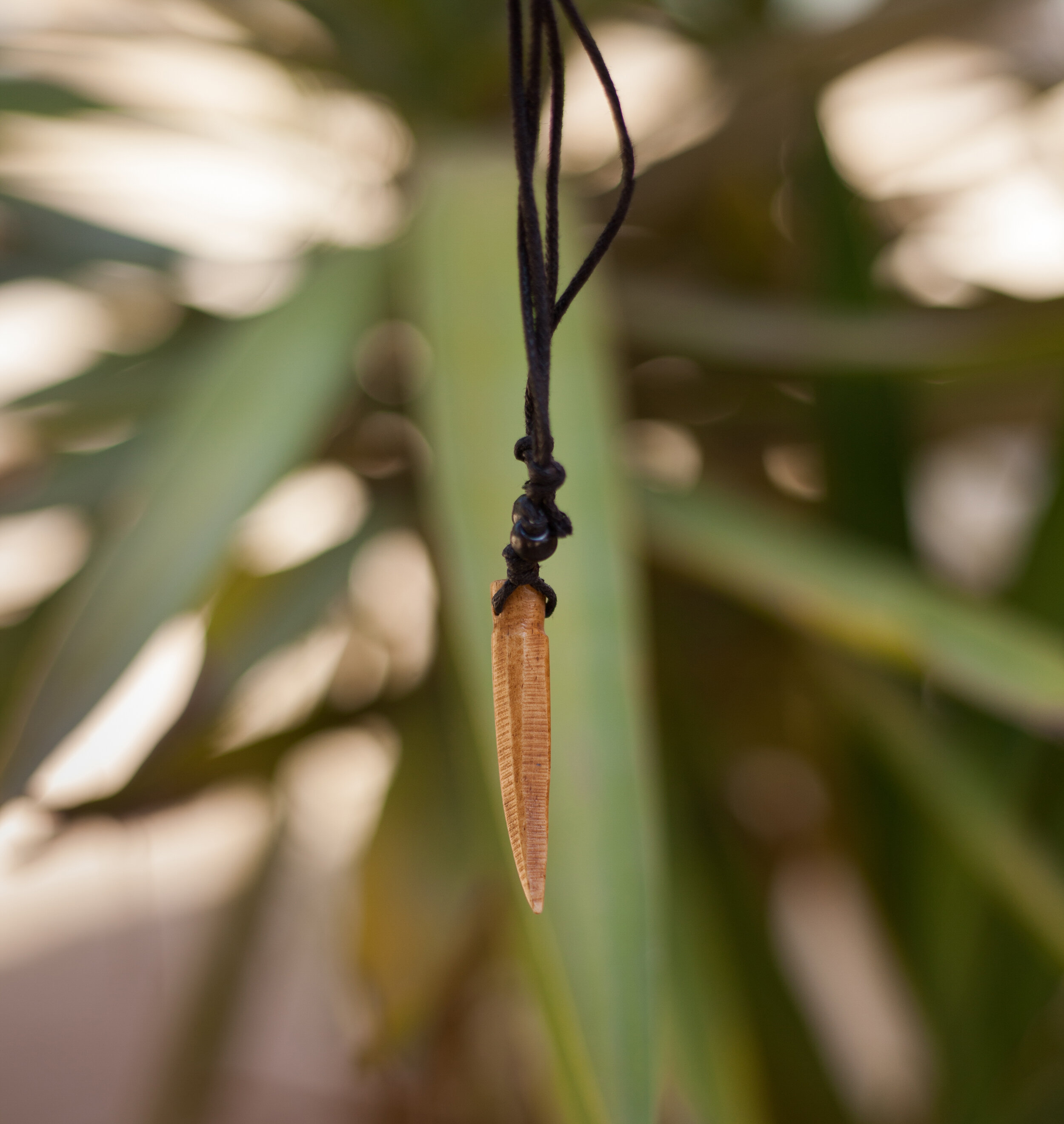 Thin Tooth Imitation Necklace