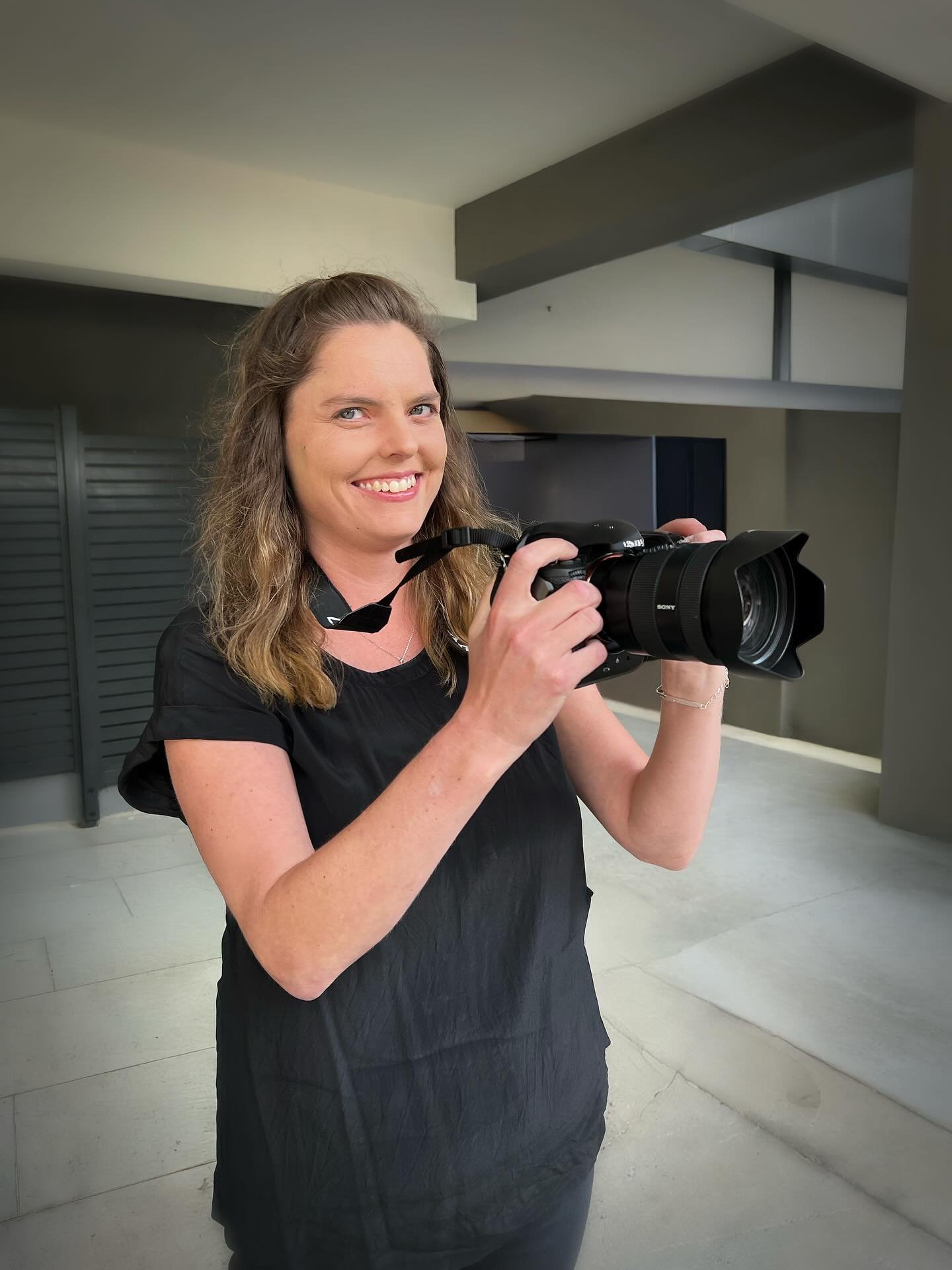 Jess on Cam 🎥 gearing up to shoot the Hachnosas Sefer Torah in Caulfield 📜