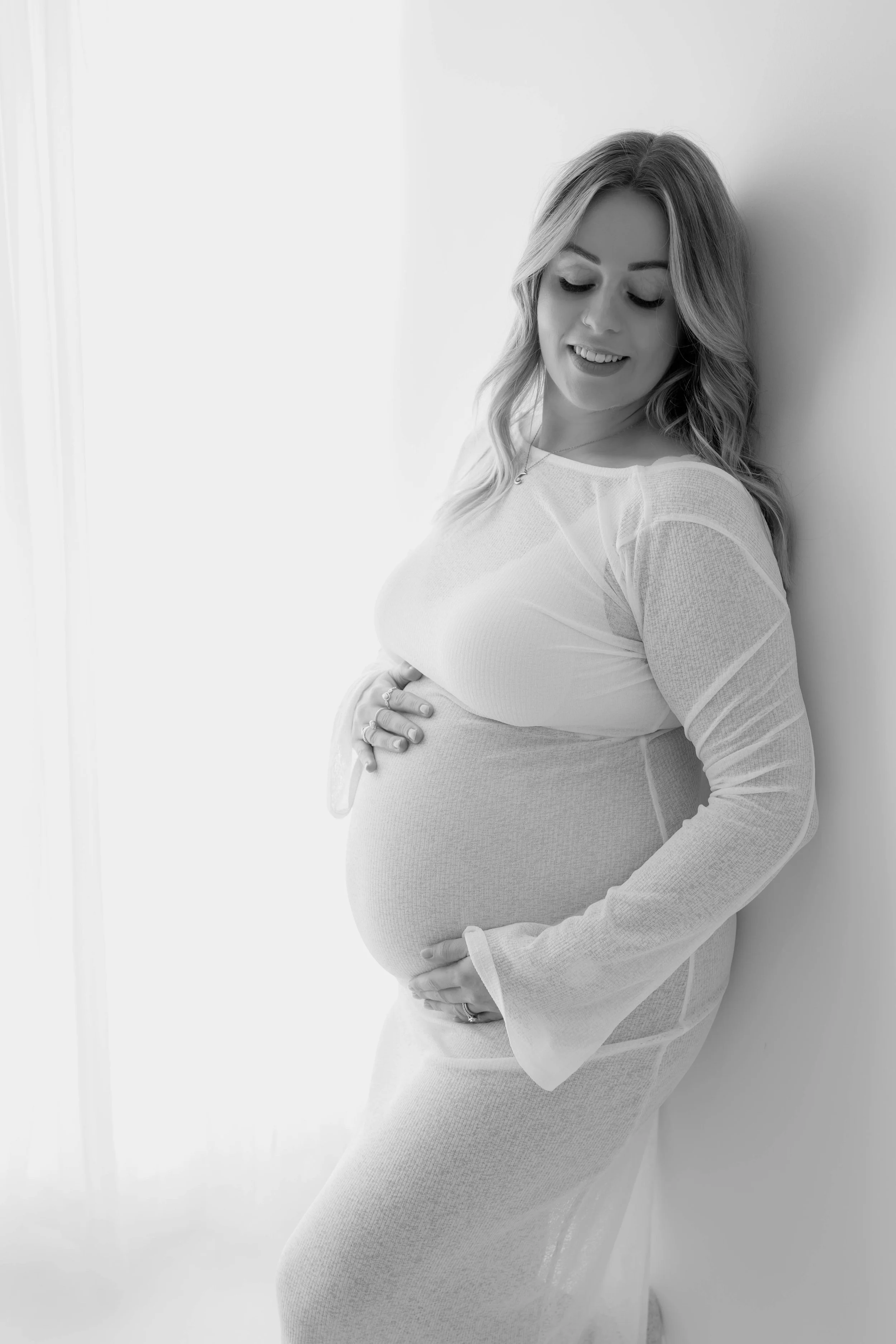 black/white maternity photoshoot cambridgeshire