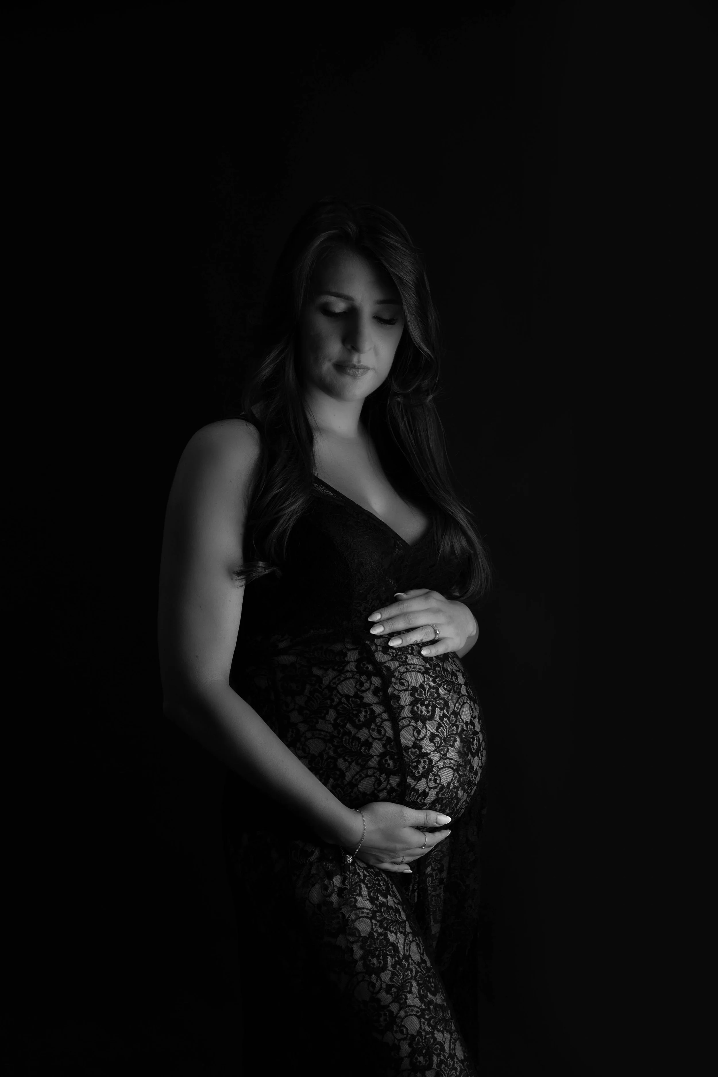 black/white maternity photoshoot hertfordshire