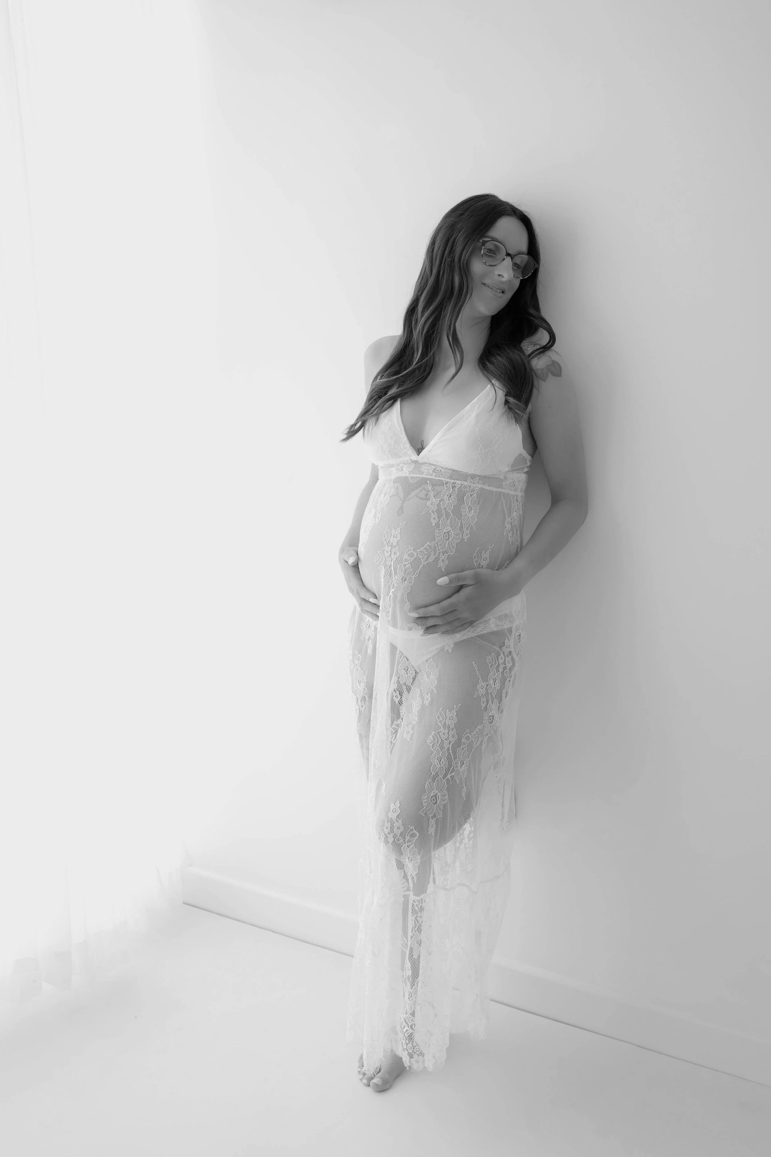 studio black/white maternity photographer hertfordshire