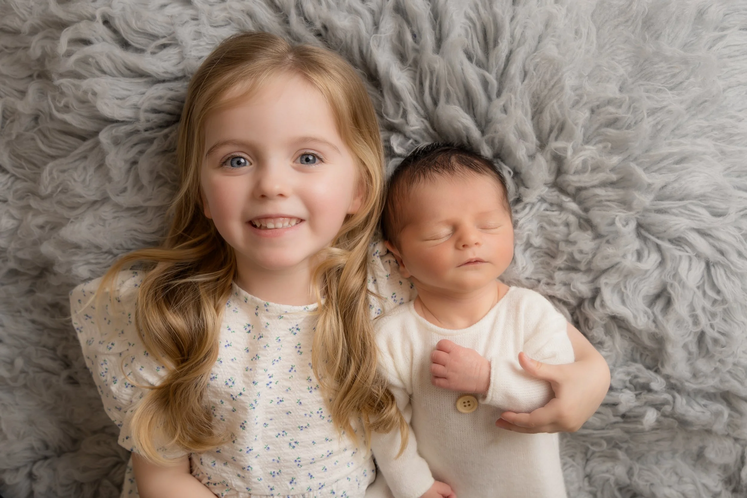 newborn and sibling biggleswade photography