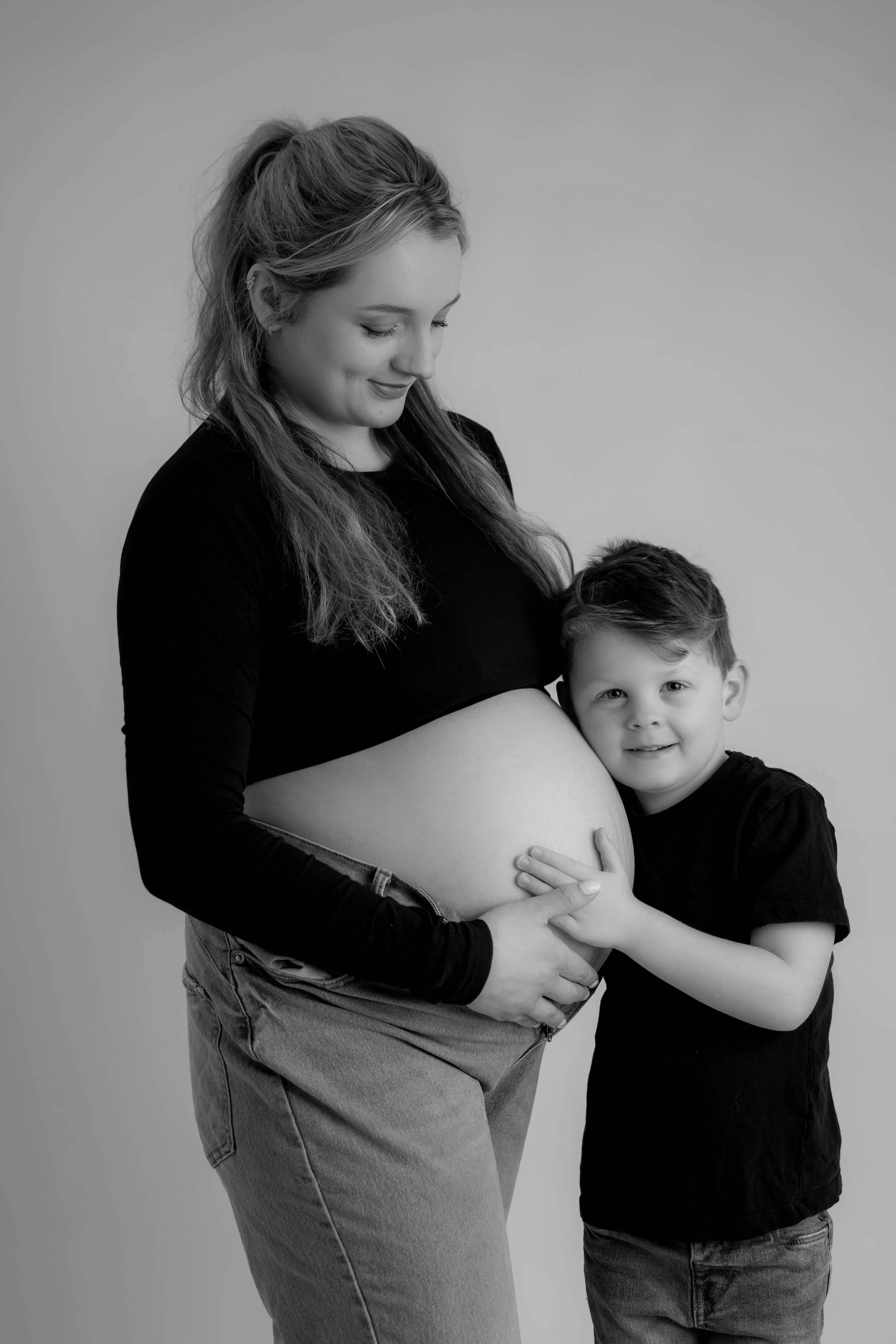 mum and son maternity session biggleswade