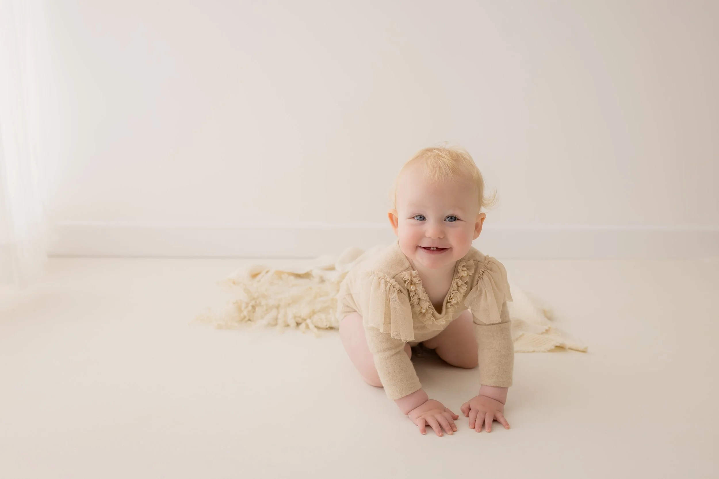 6 month old baby girl biggleswade photoshoot