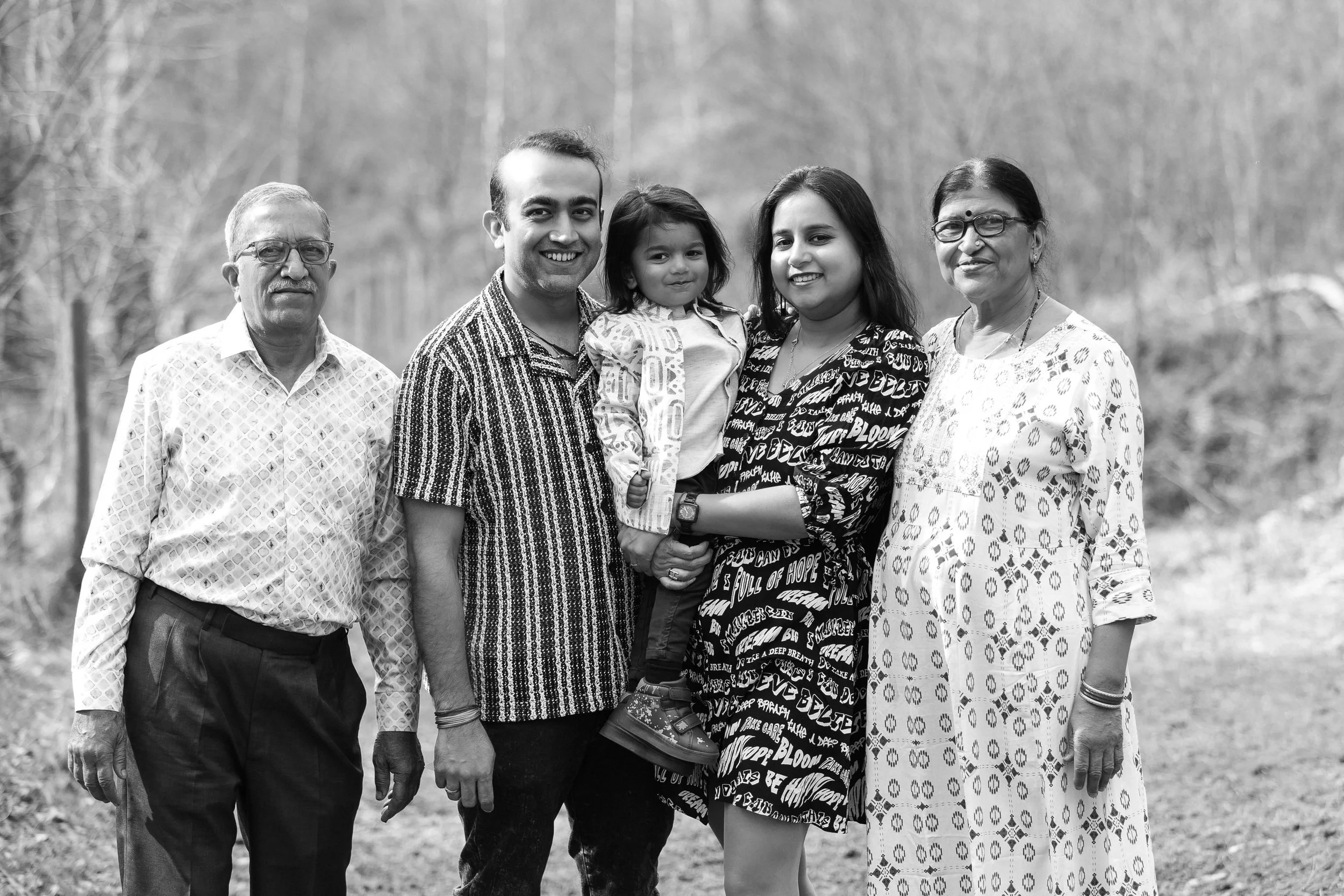 extended family session outdoors biggleswade