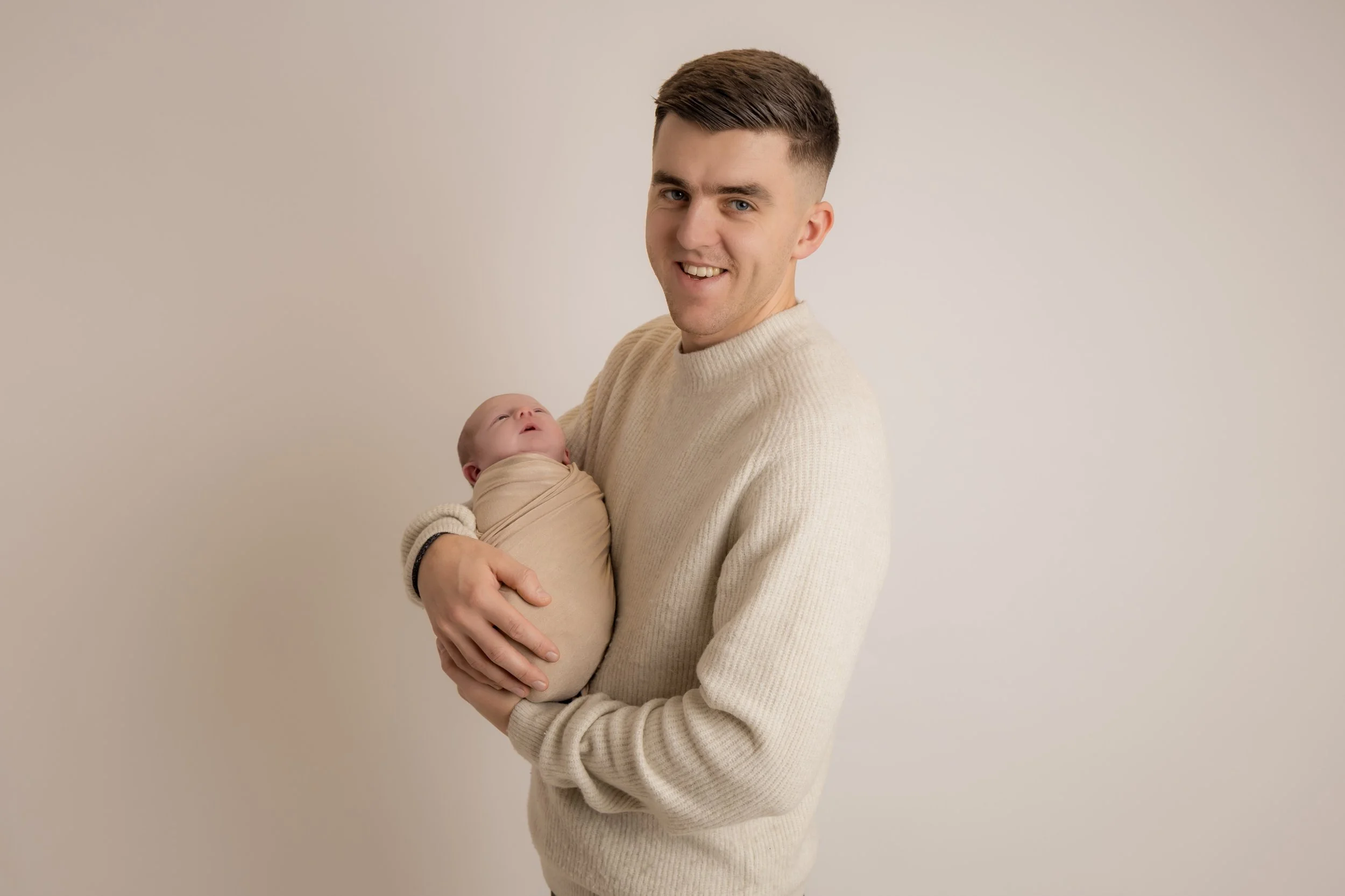 dad and newborn bedfordshire photoshoot
