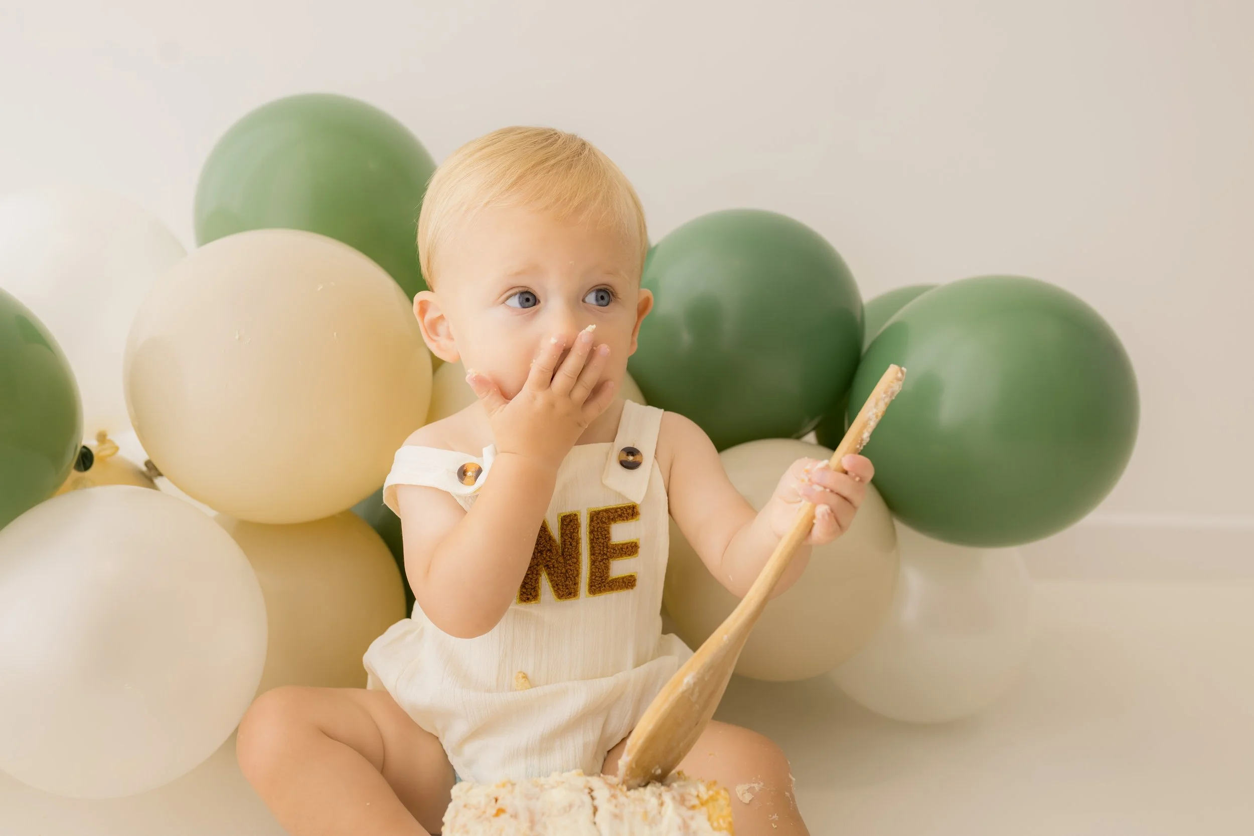 Luca-CakeSmash-6016 copy.jpg