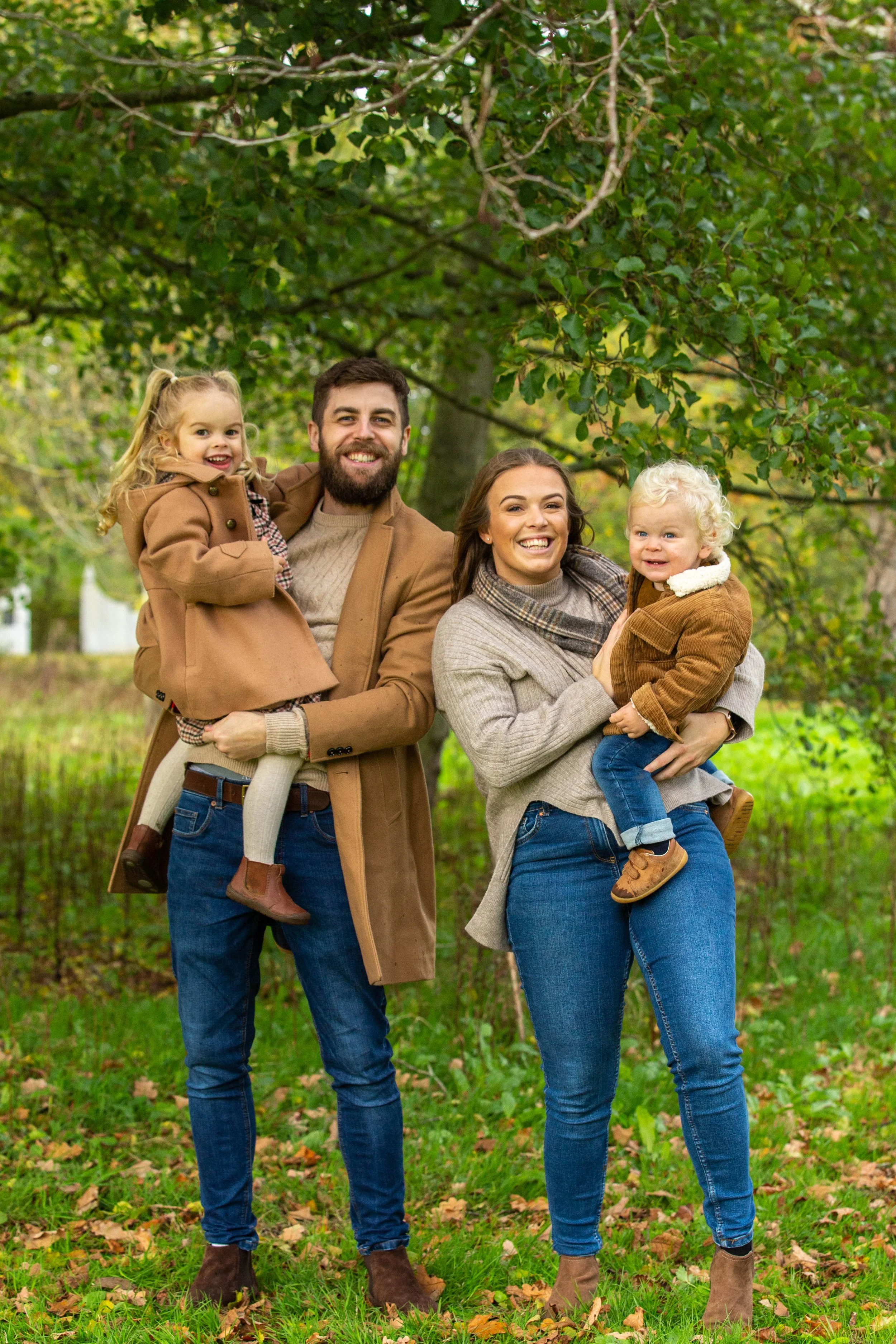 What Should We Wear for Autumn Family Photos?