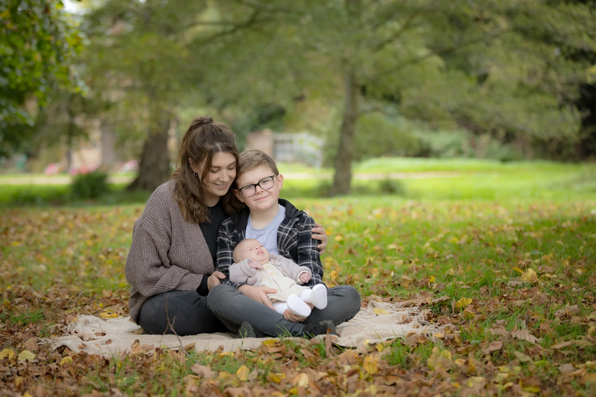 mother and children outdoor session biggleswade photoshoot