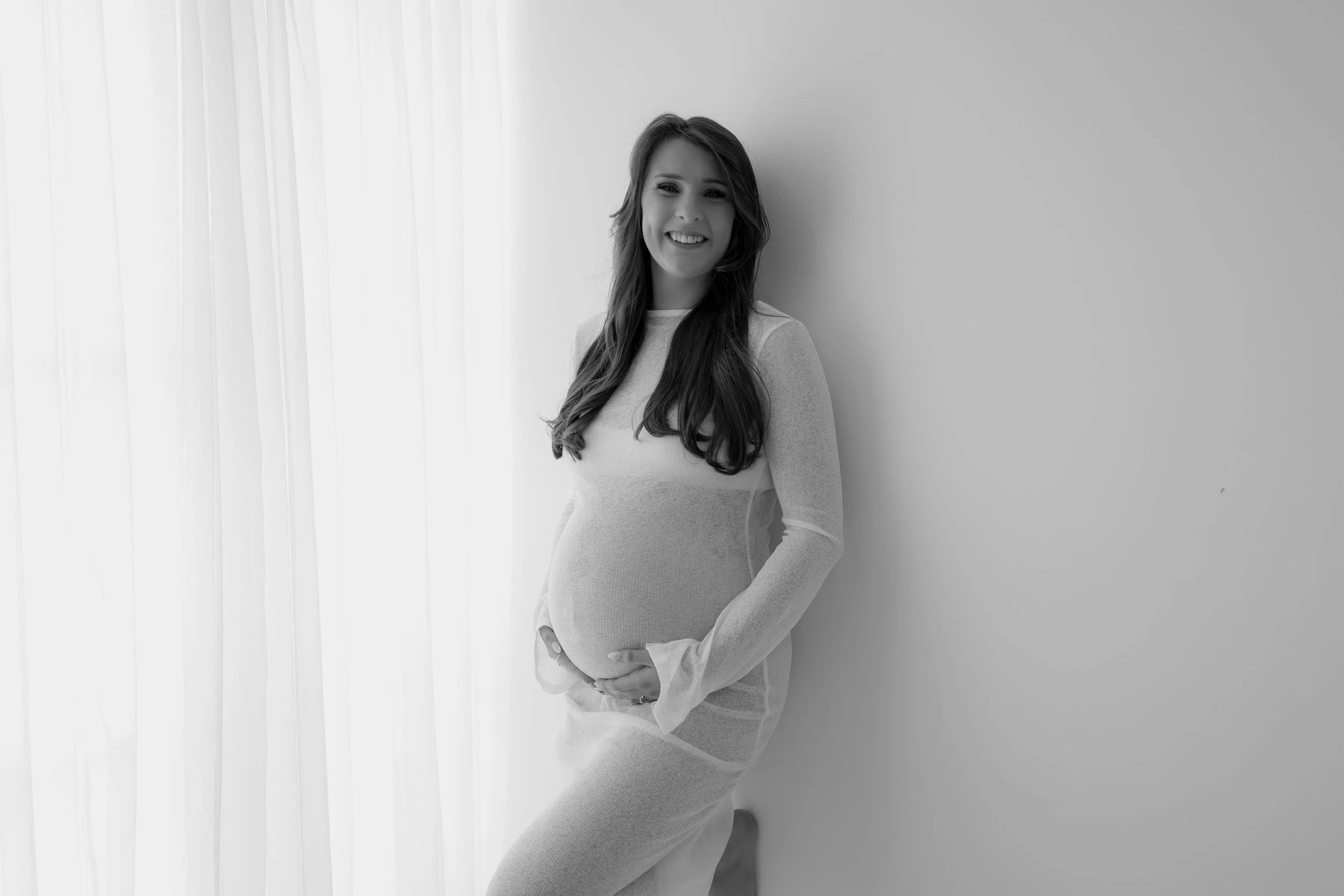 LED wall maternity photoshoot