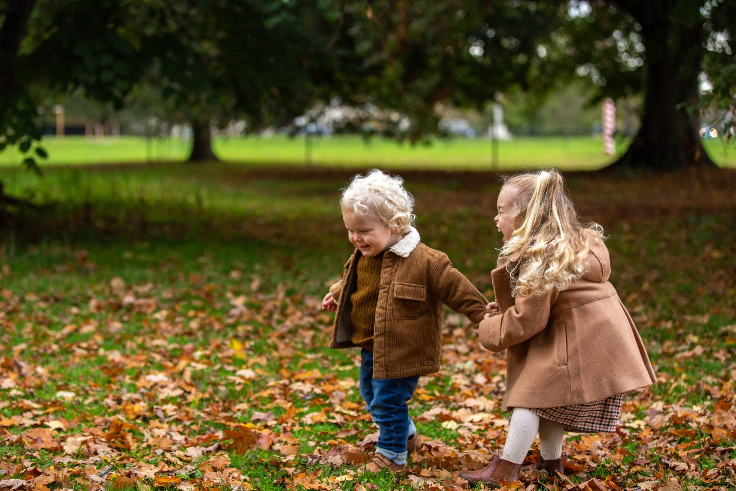 brother and sister at ickwell green mini sessions