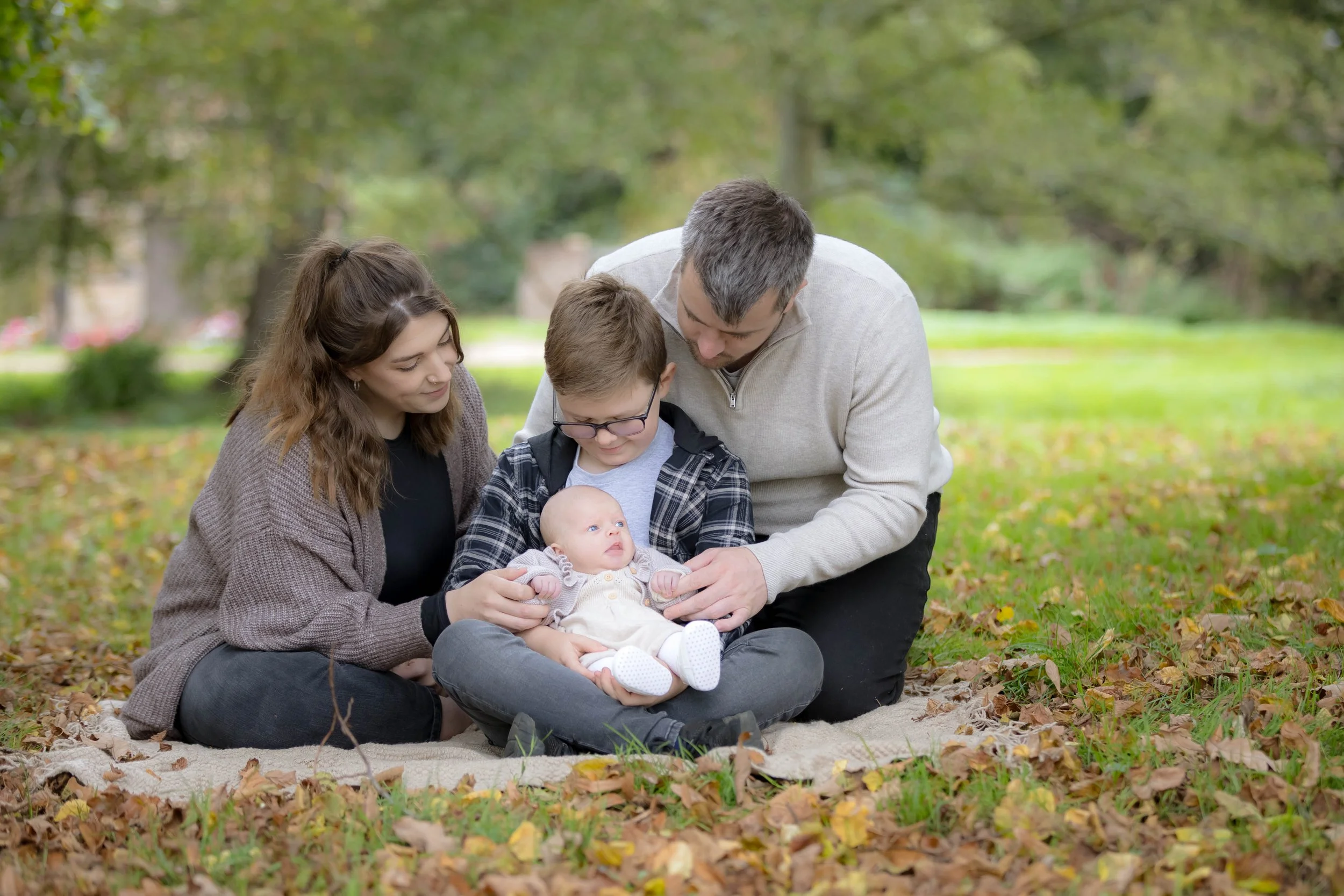 family portrait at ickwell green for autumnal mini sessions