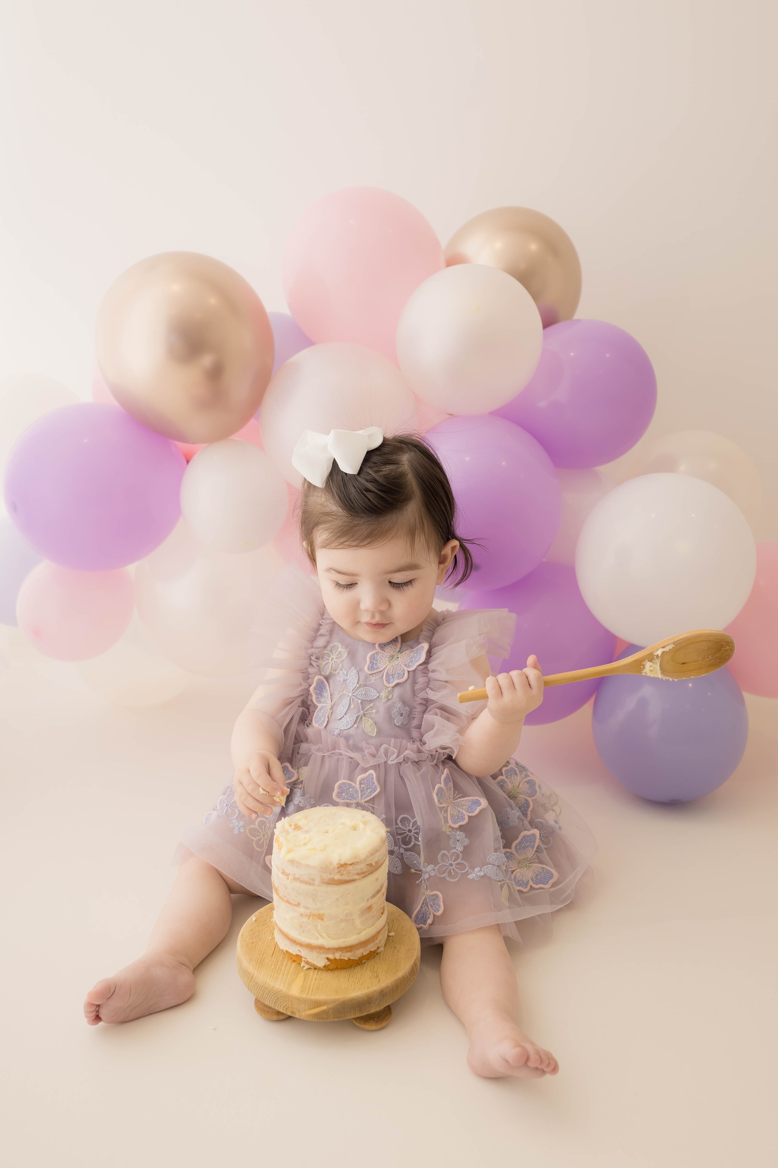Cake smash session before first birthday