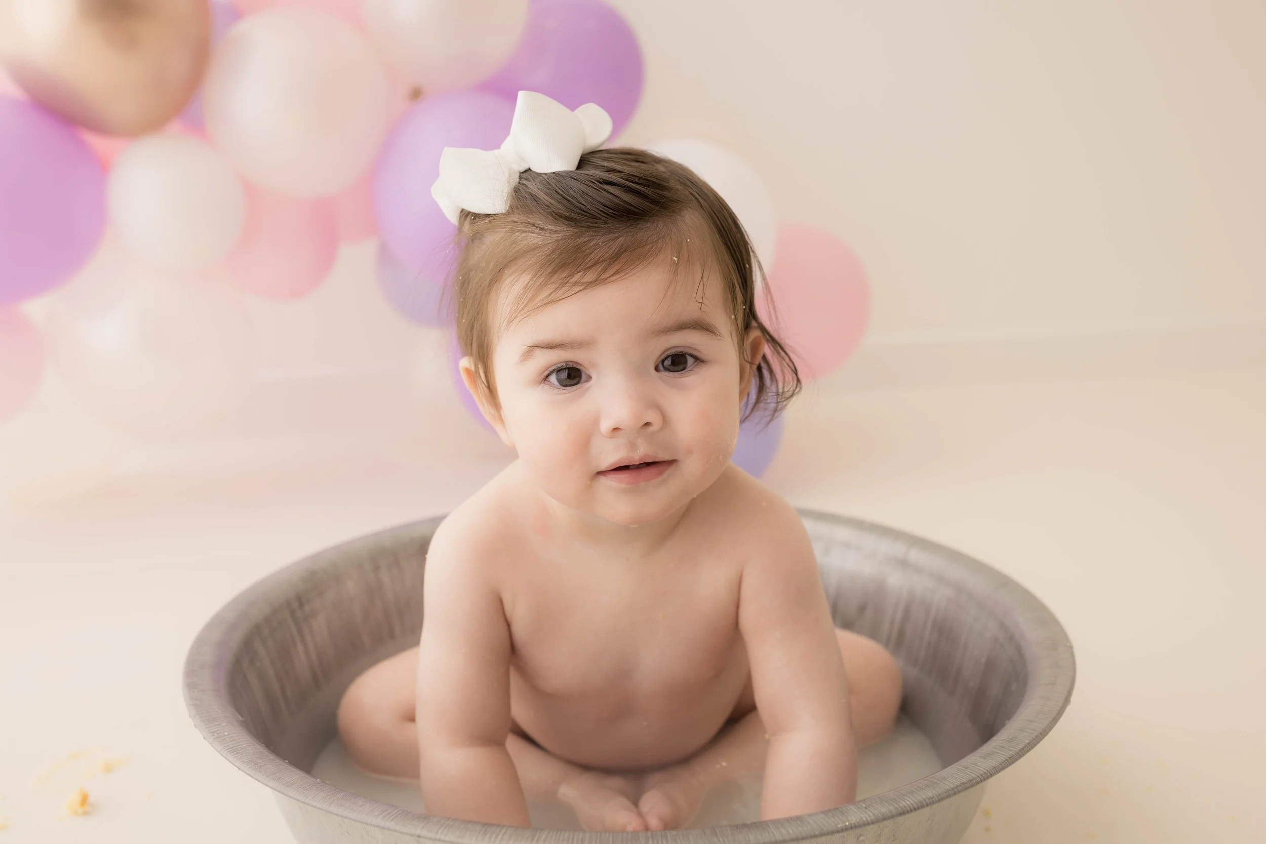 Cake smash with bubble bath