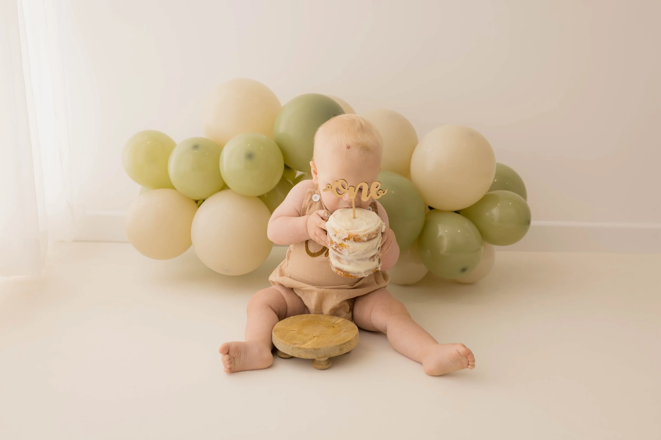 biggleswade cake smash photoshoot