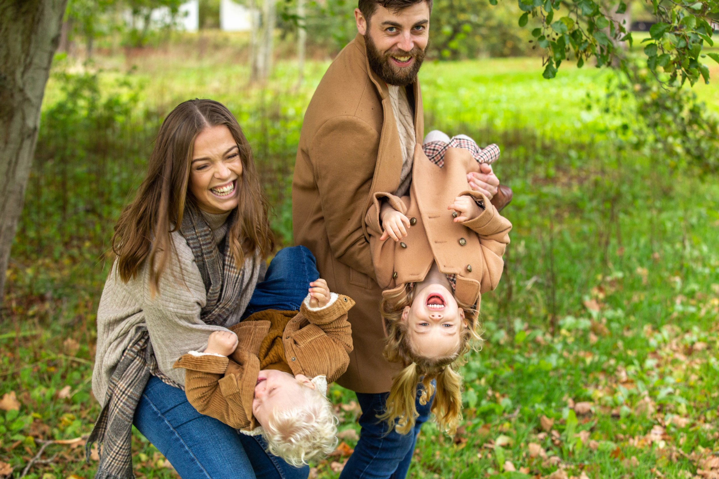 cadid moment at ickwell green autumn mini sessions phoebe berridge photography