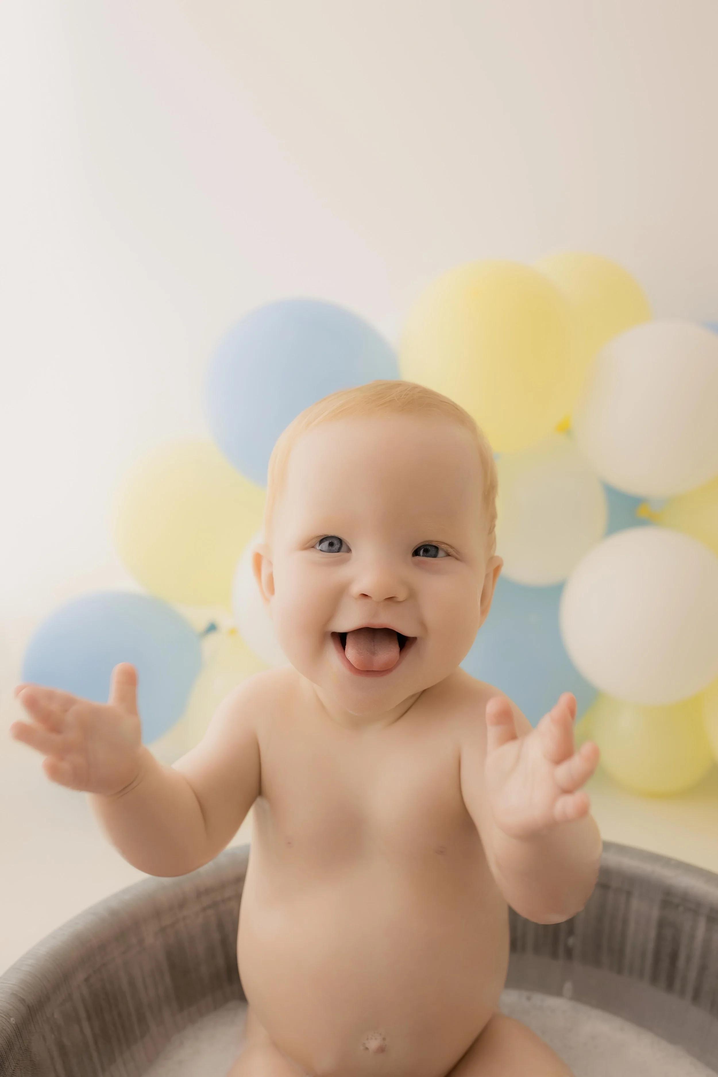 Bubble bath after cake smash photoshoot