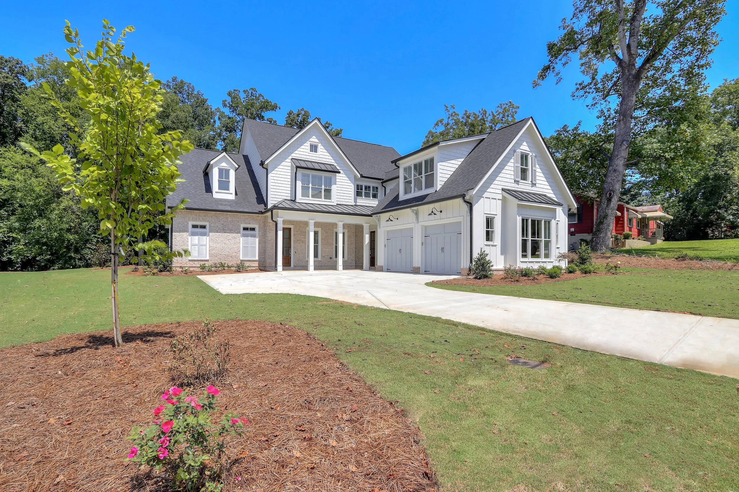 2051 Anderson Dr SE - Exterior - 01.jpg