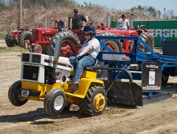 SUNDAY: GARDEN TRACTOR PULLS