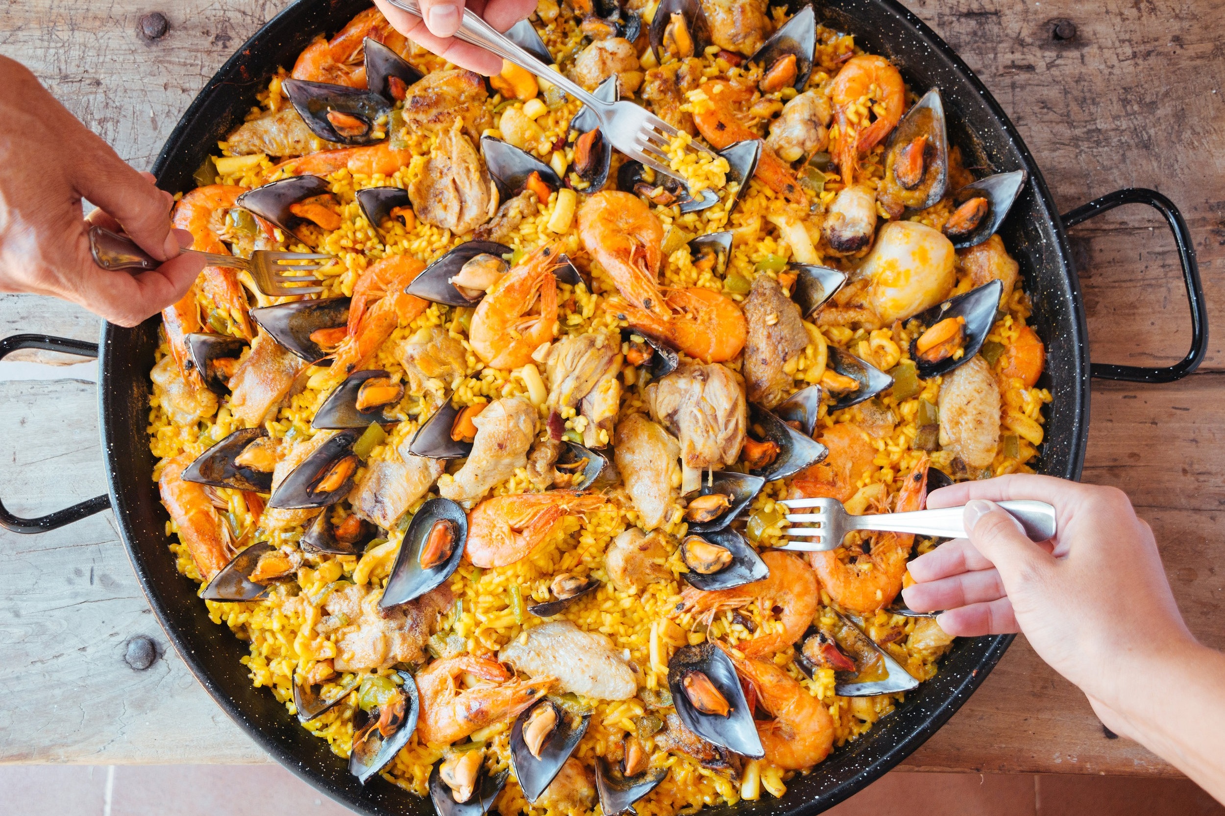 Eating%2Bmixed%2Bpaella%2B2.jpg