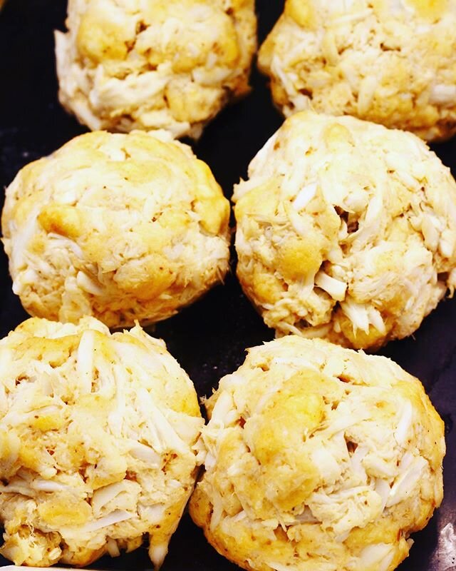 Looking to add a little something extra to your selection of items to grill this weekend? We've got our house made crab cakes ready for you. 🦀