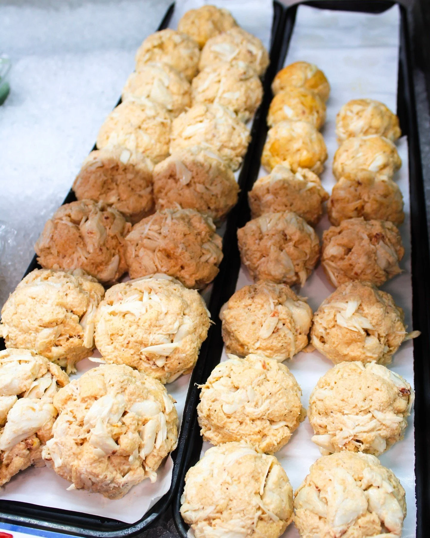 Our cases are stocked and ready for the weekend - including our house made crab cakes and bombs, really good looking swordfish and Scottish salmon. 

#bethesdaeats #bethesdamd