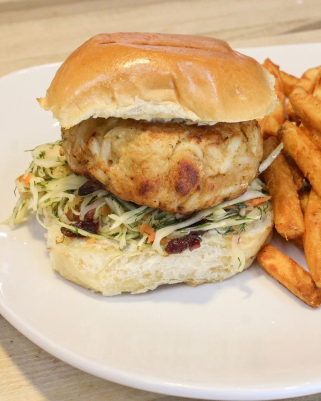 There's a crab cake sandwich waiting for you for lunch, just head over to the link in our bio to order. 

#crabcake #marylandcrab #bethesdaeats