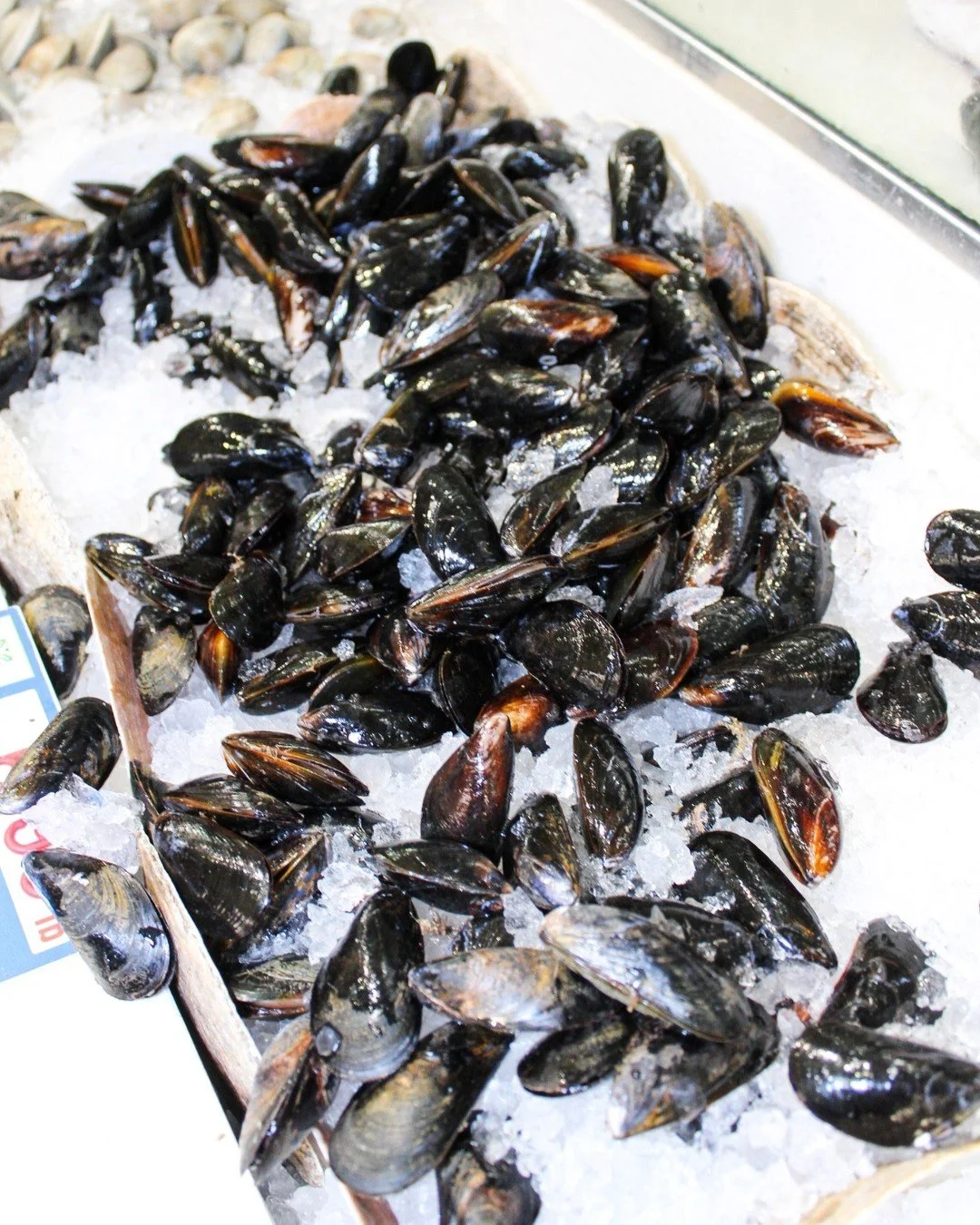 Mussels anyone? 

PEI mussels are some of the best available - find them at Pescadeli. 

#peimussels #bethesdamd