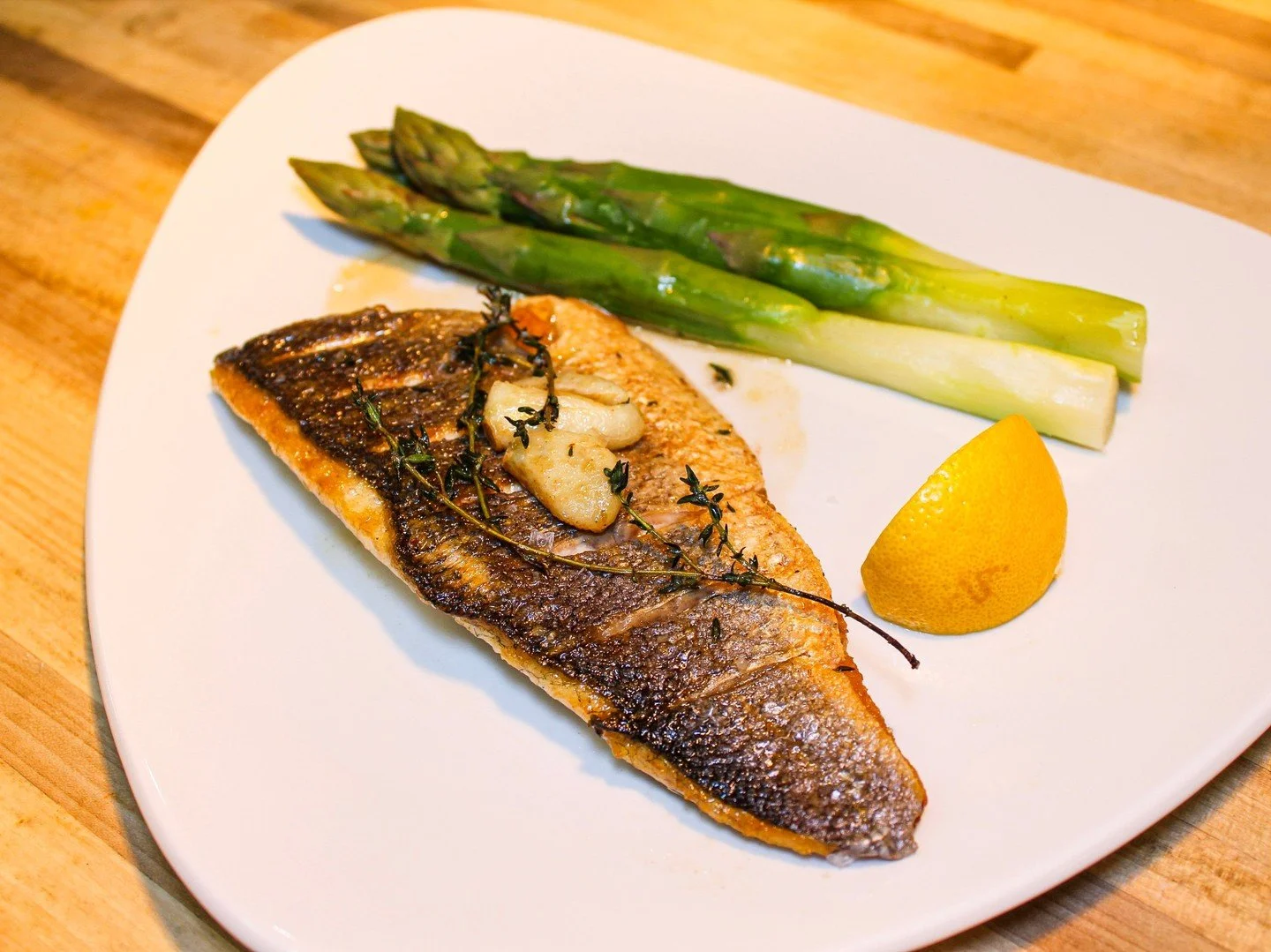 Chef Fernando's pan seared skin-on Branzino is a real treat. 

Have you tried it yet? Scroll back a few posts to see his step by step how to. 

#branzino #freshseafood #dmveats