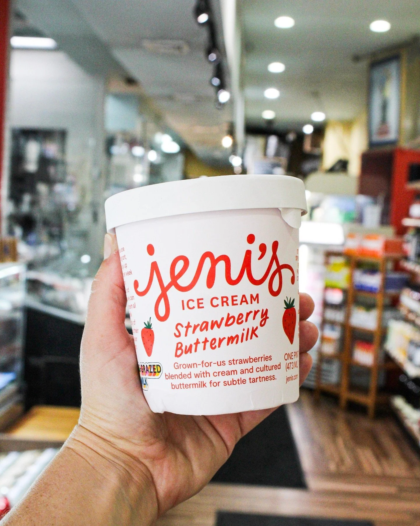 Summer means @jenisicereams - especially Strawberry Buttermilk. 🍓

#jenisicecream #summer #strawberry