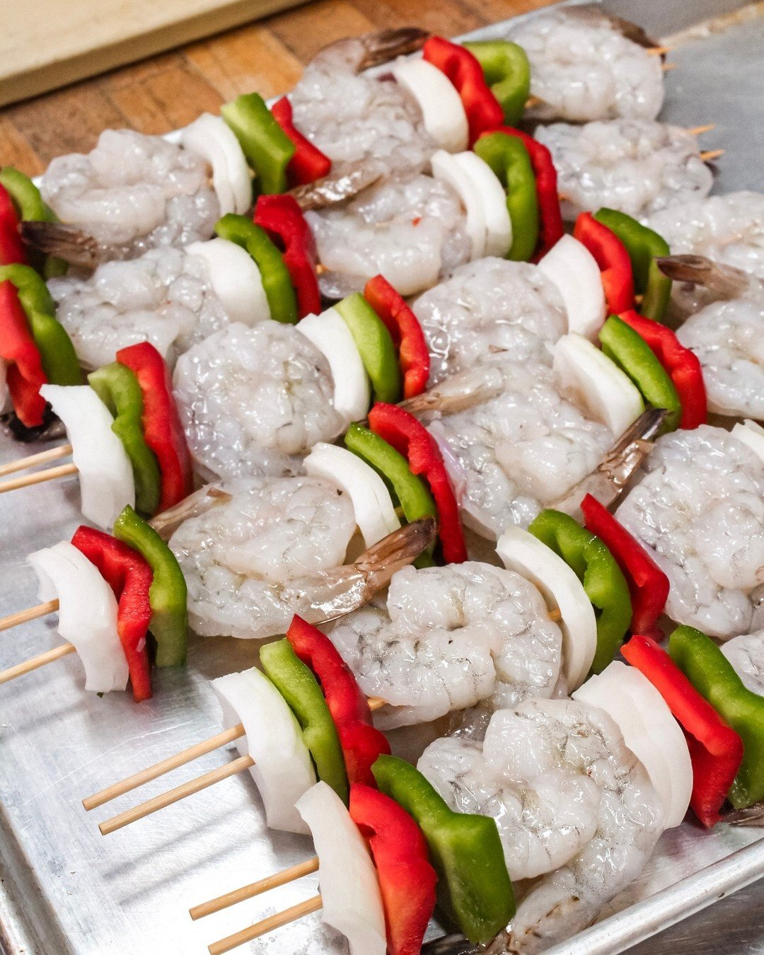 Happy 4th of July! 🇺🇸 What are we grilling today? Wild caught Gulf shrimp skewers with barbecue sauce. Easy, colorful and crowd pleasing. 

#gulfshrimp #grilling #dmvseafood