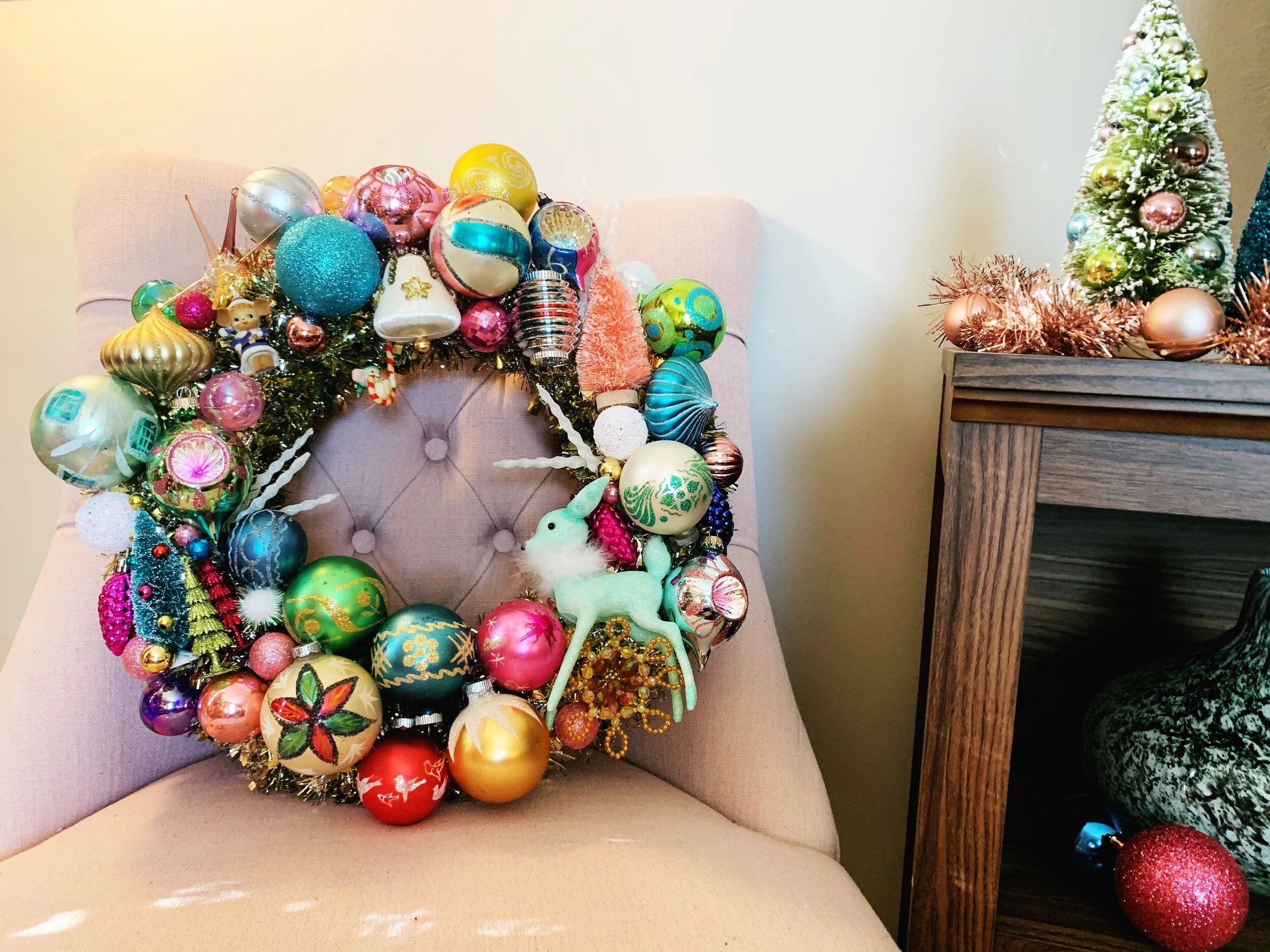 Easy Do-It-Yourself Retro Christmas Wreath