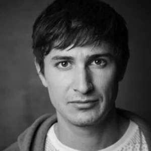 celebs-2019_0004_Tom Rosenthal.jpg