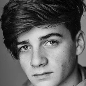 celebs-2019_0016_Louis Healy.jpg