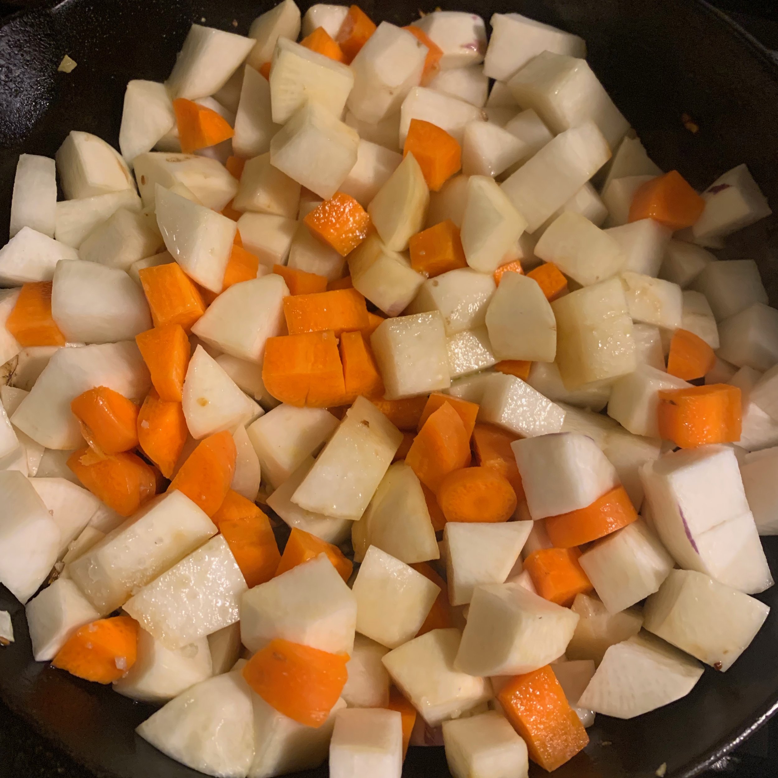 use a white carrot to make the soup even whiter