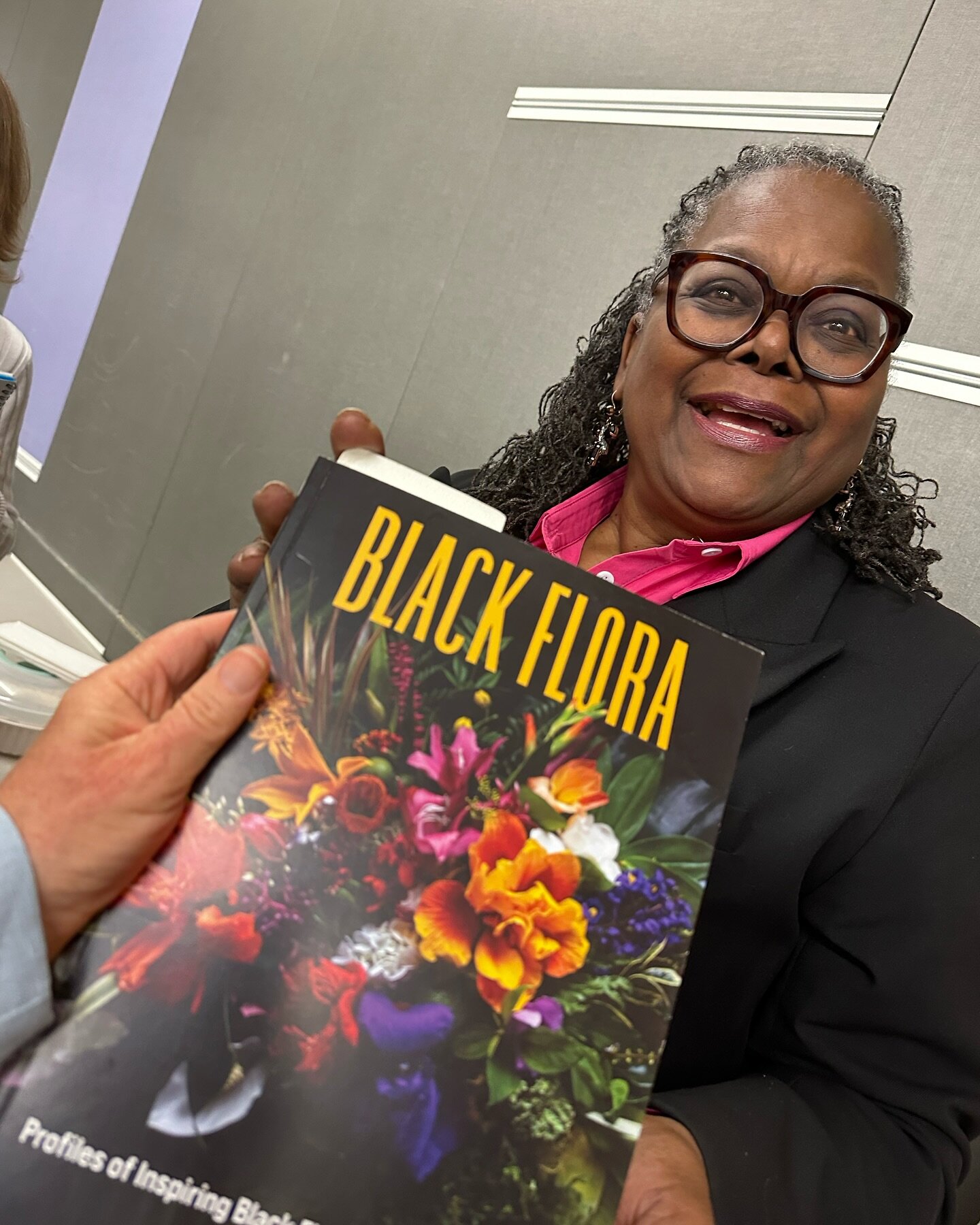 I had the pleasure of hearing Theresa talk about her new books about urban gardens and the seminal one she is holding. Follow her @cottageincourt