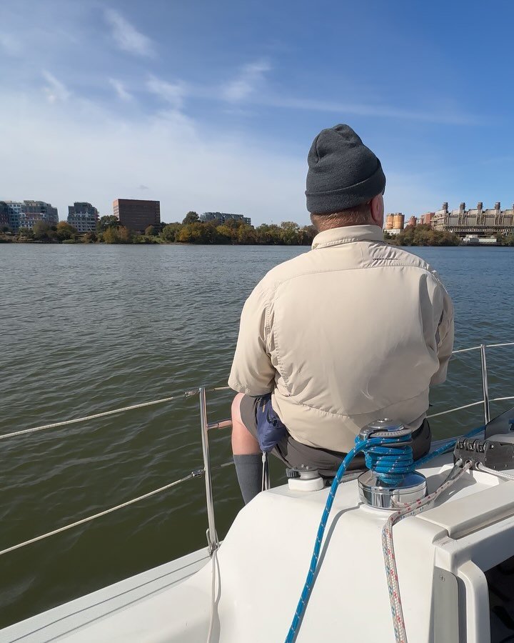 Have you seen from the very last sail race of the season! 

Two races last Saturday , a second and third place for us. One with wind one without wind.

When Sailing on the river, if you were not a wind, you can just drift down over the finish line ca